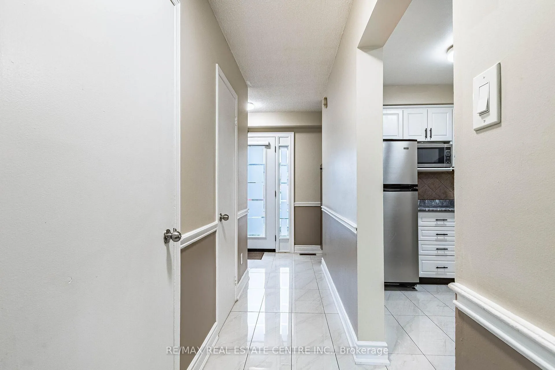 Photo 7 of 102 Timberlane Drive, Brampton, Fletcher's Creek South — HOMEH