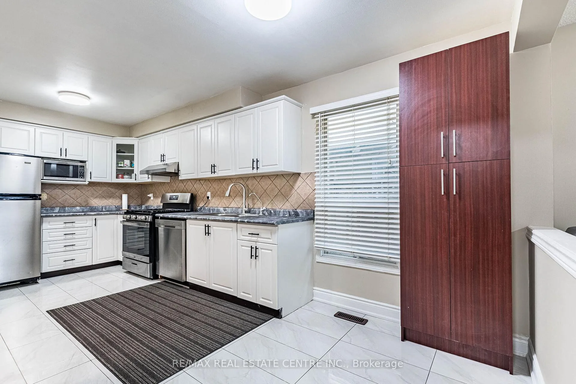 Photo 8 of 102 Timberlane Drive, Brampton, Fletcher's Creek South — HOMEH