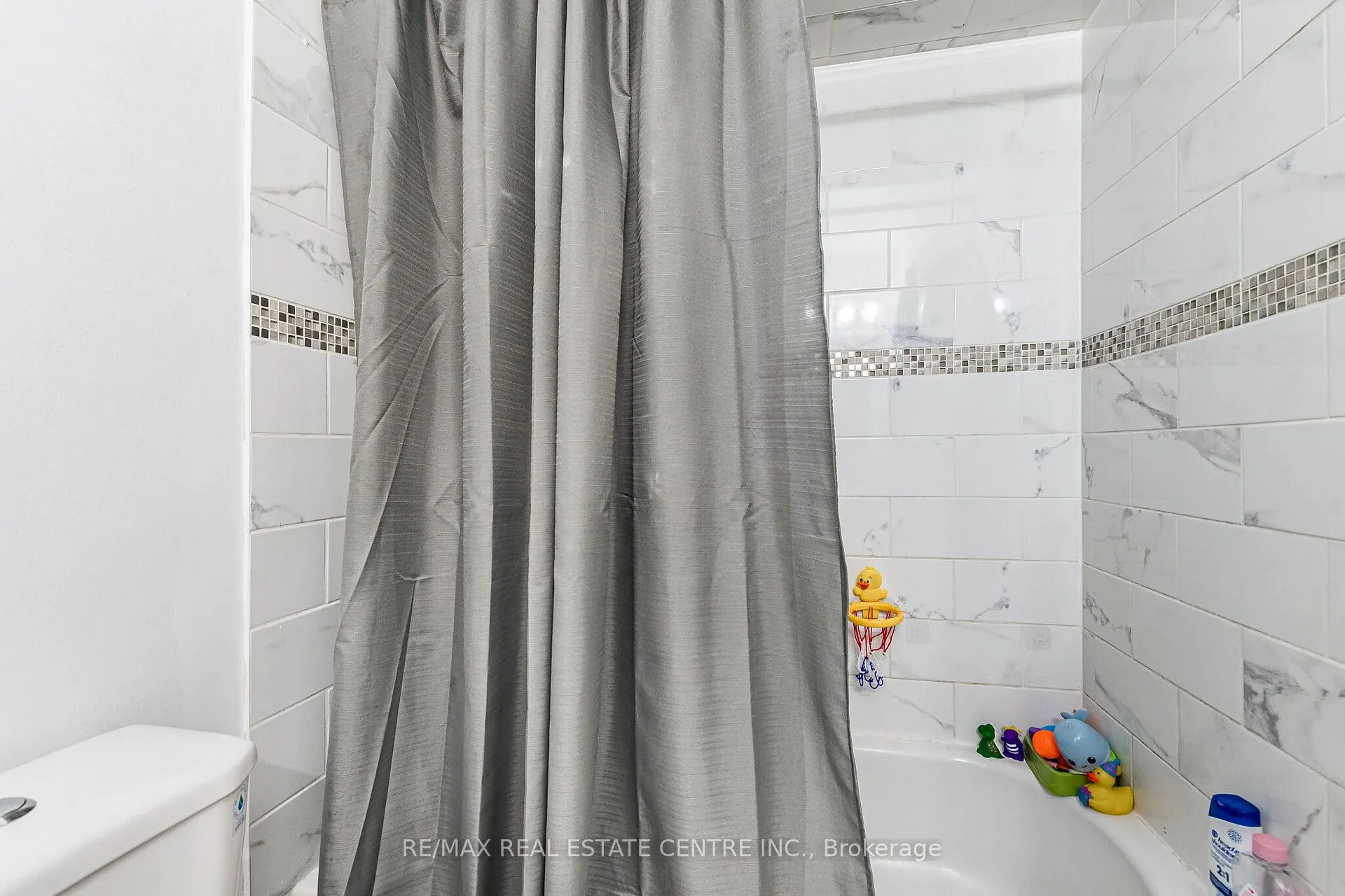 Photo 23 of 102 Timberlane Drive, Brampton, Fletcher's Creek South — HOMEH
