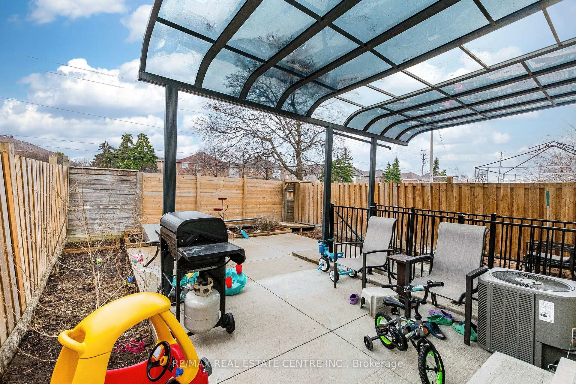 Photo 49 of 102 Timberlane Drive, Brampton, Fletcher's Creek South — HOMEH