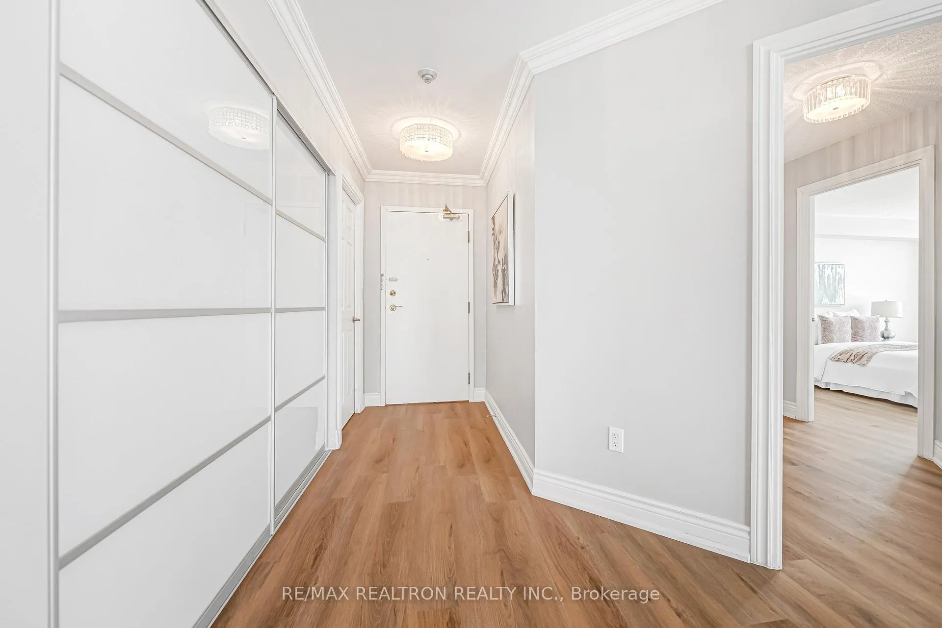 Photo 3 of Unit 822, 7805 Bayview Avenue, Markham, Aileen-Willowbrook — HOMEH