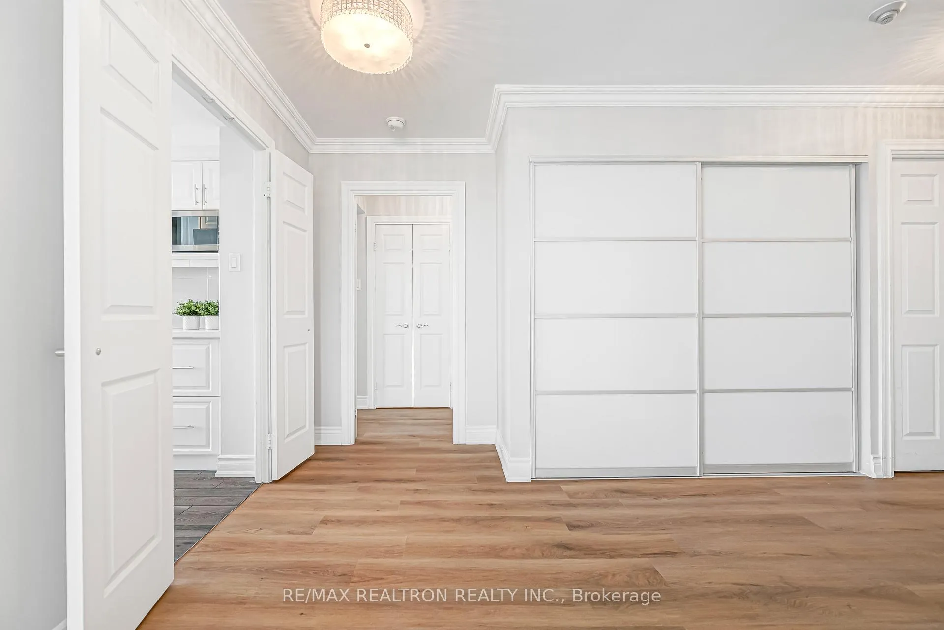 Photo 4 of Unit 822, 7805 Bayview Avenue, Markham, Aileen-Willowbrook — HOMEH