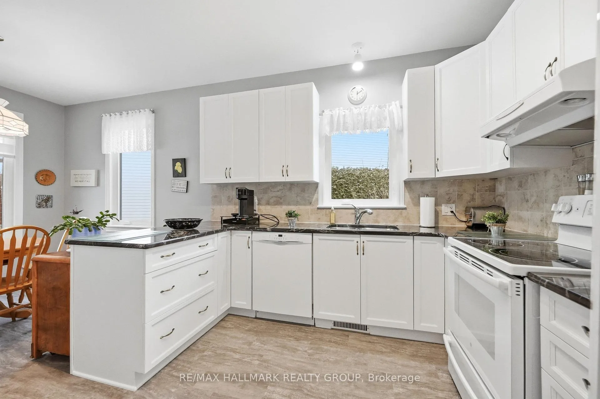Photo 10 of 724 Long Point Circle, Ottawa, Blossom Park/Kemp Park/Findlay Creek — HOMEH