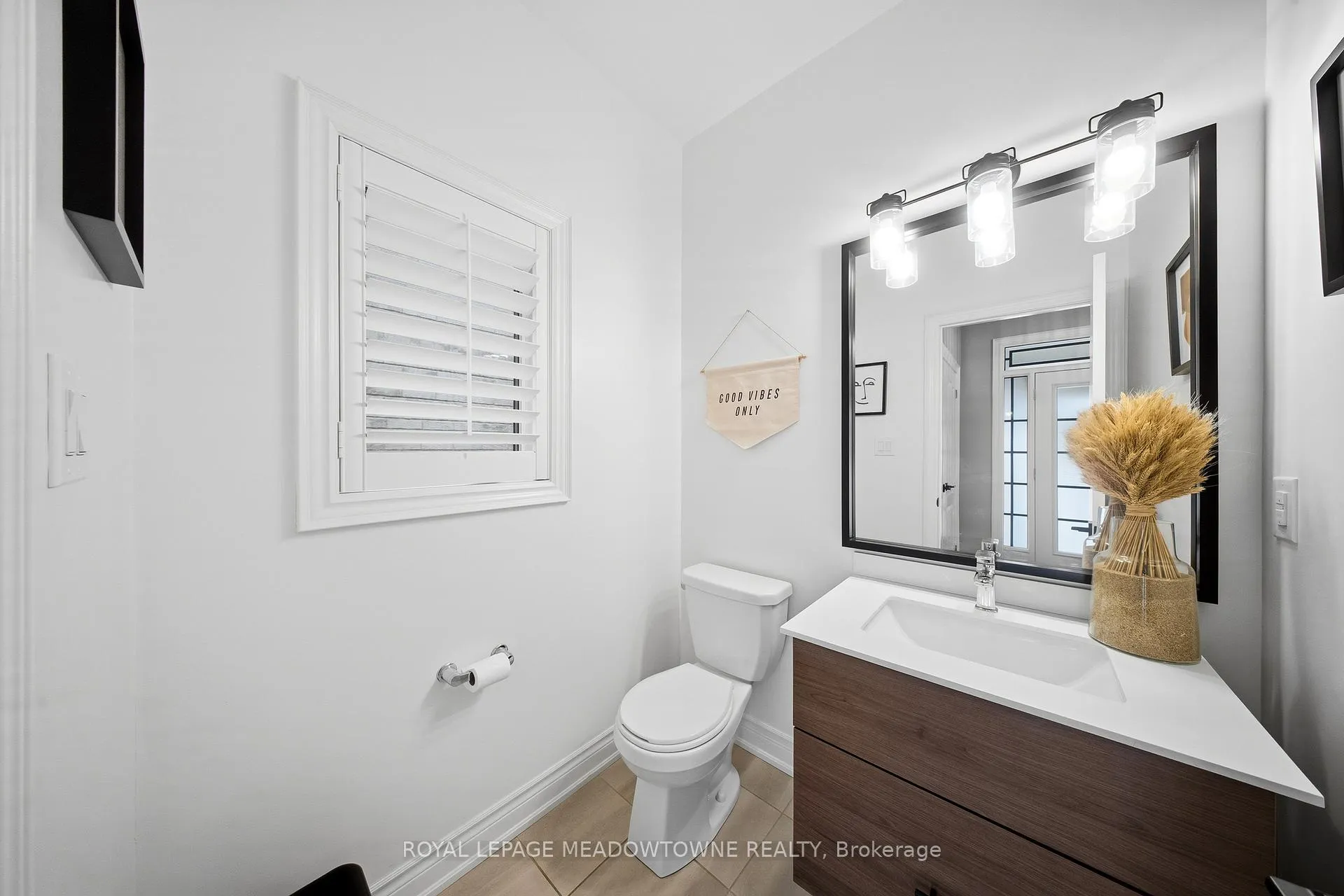 Photo 8 of 1234 McPhedran Point, Milton, Ford — HOMEH