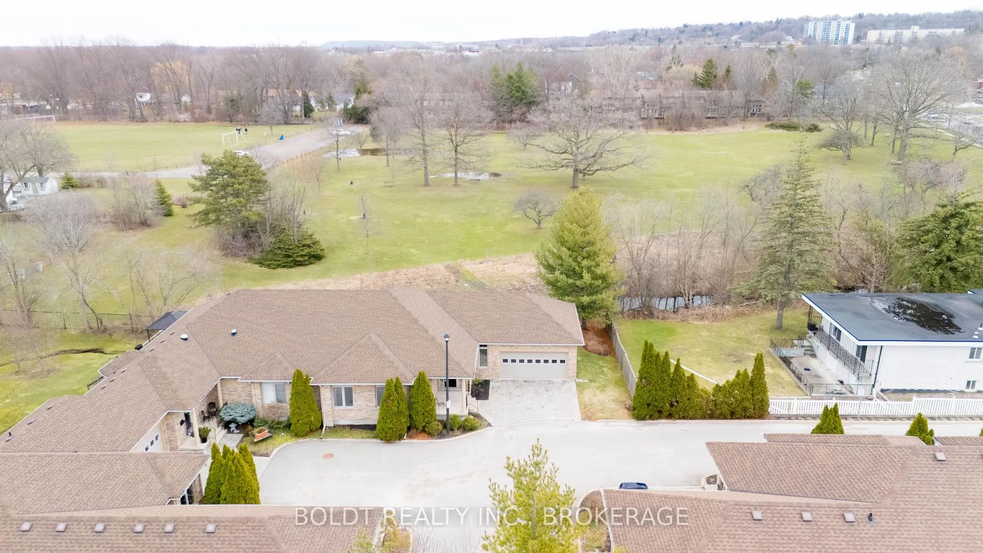 Photo 3 of Unit 6, 139 Glendale Avenue, St. Catharines, Glendale/Glenridge — HOMEH