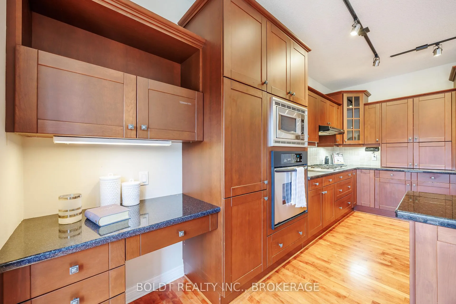 Photo 8 of Unit 6, 139 Glendale Avenue, St. Catharines, Glendale/Glenridge — HOMEH