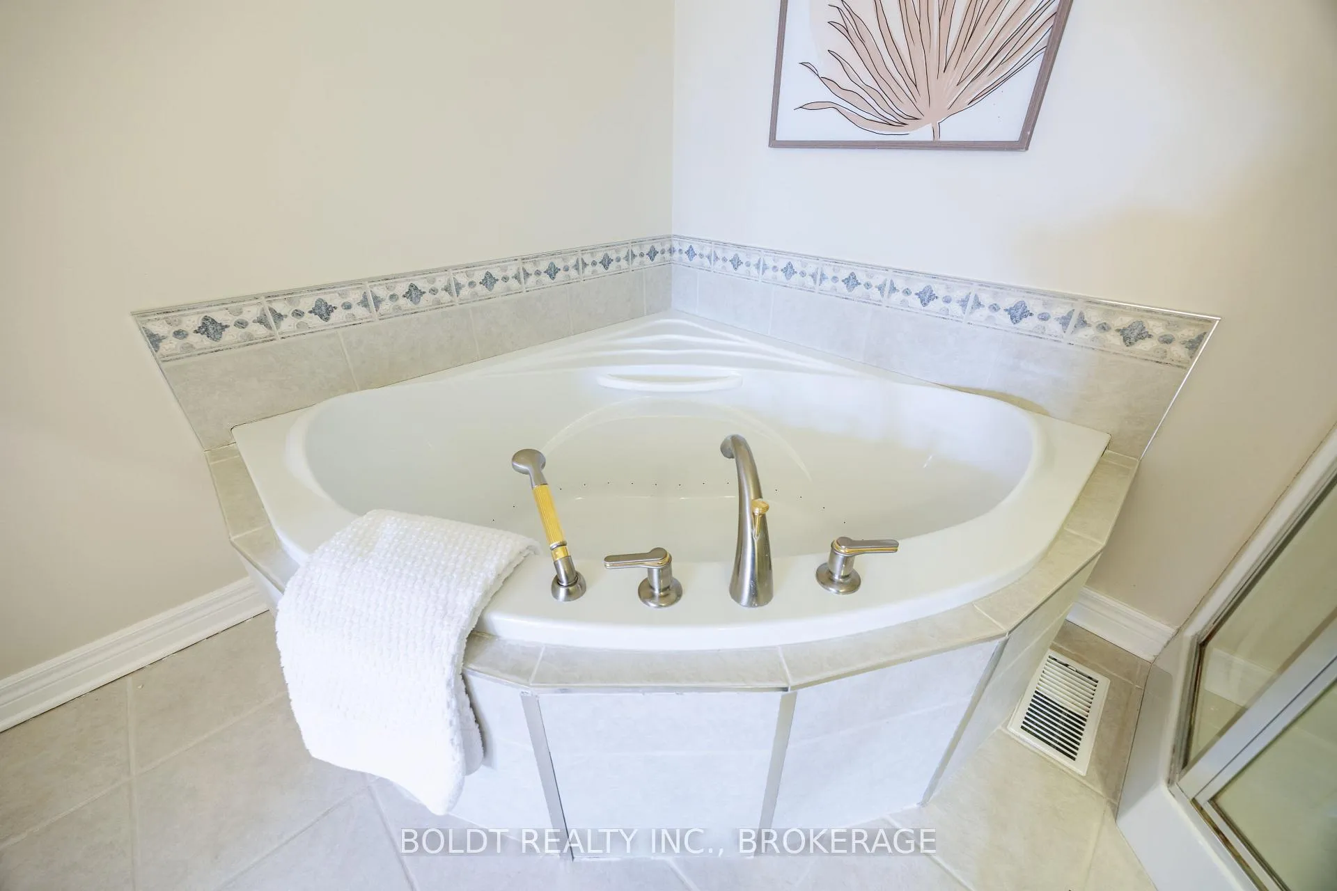 Photo 16 of Unit 6, 139 Glendale Avenue, St. Catharines, Glendale/Glenridge — HOMEH