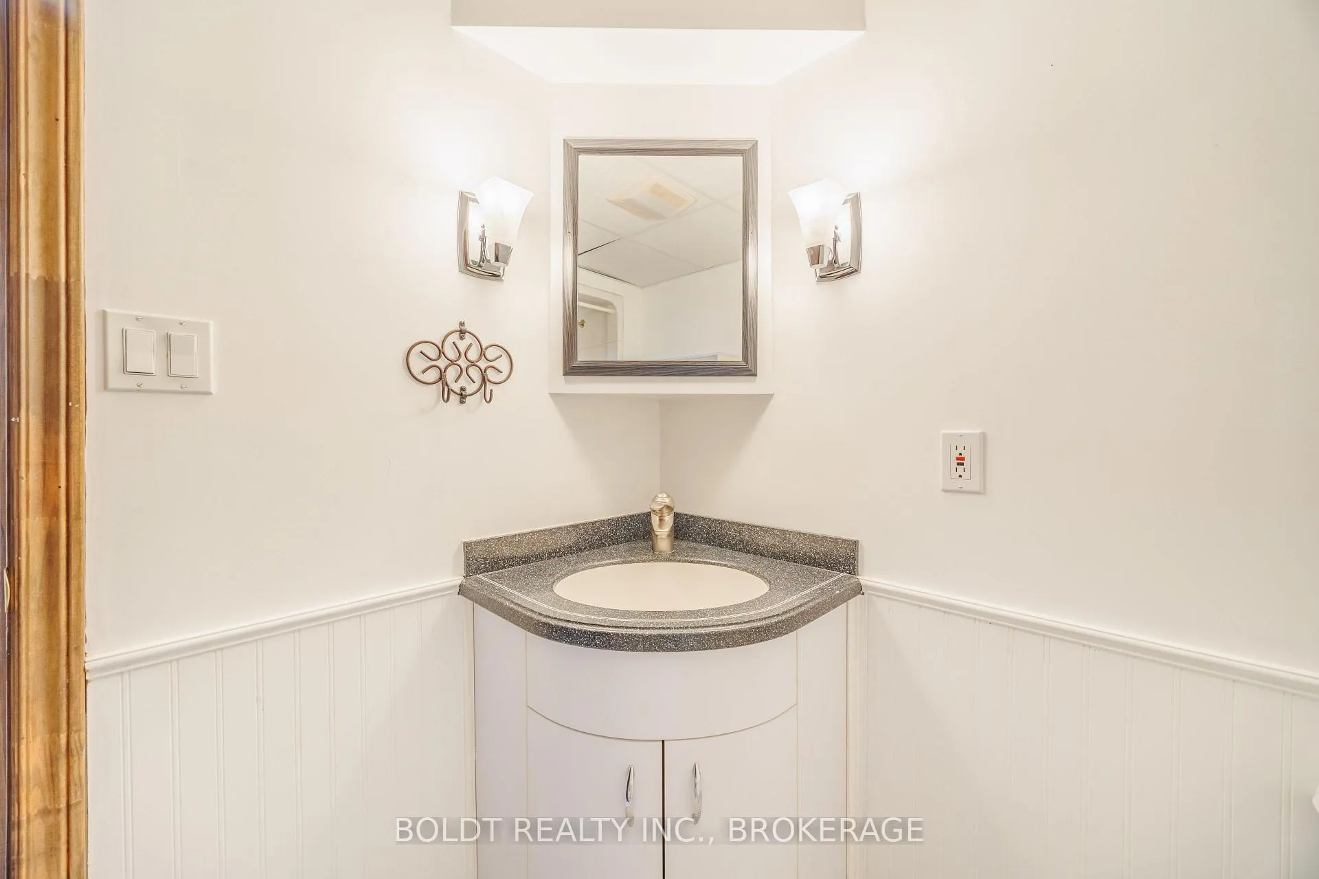 Photo 26 of Unit 6, 139 Glendale Avenue, St. Catharines, Glendale/Glenridge — HOMEH