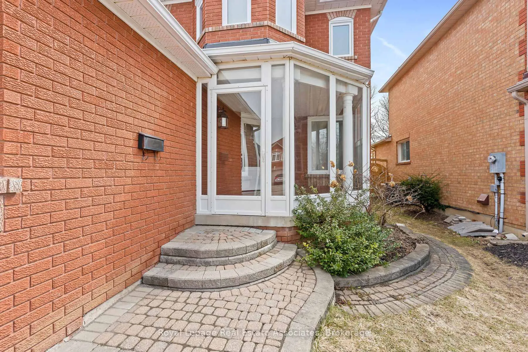 Photo 2 of 80 Lauchlin Crescent, Halton Hills, Georgetown — HOMEH