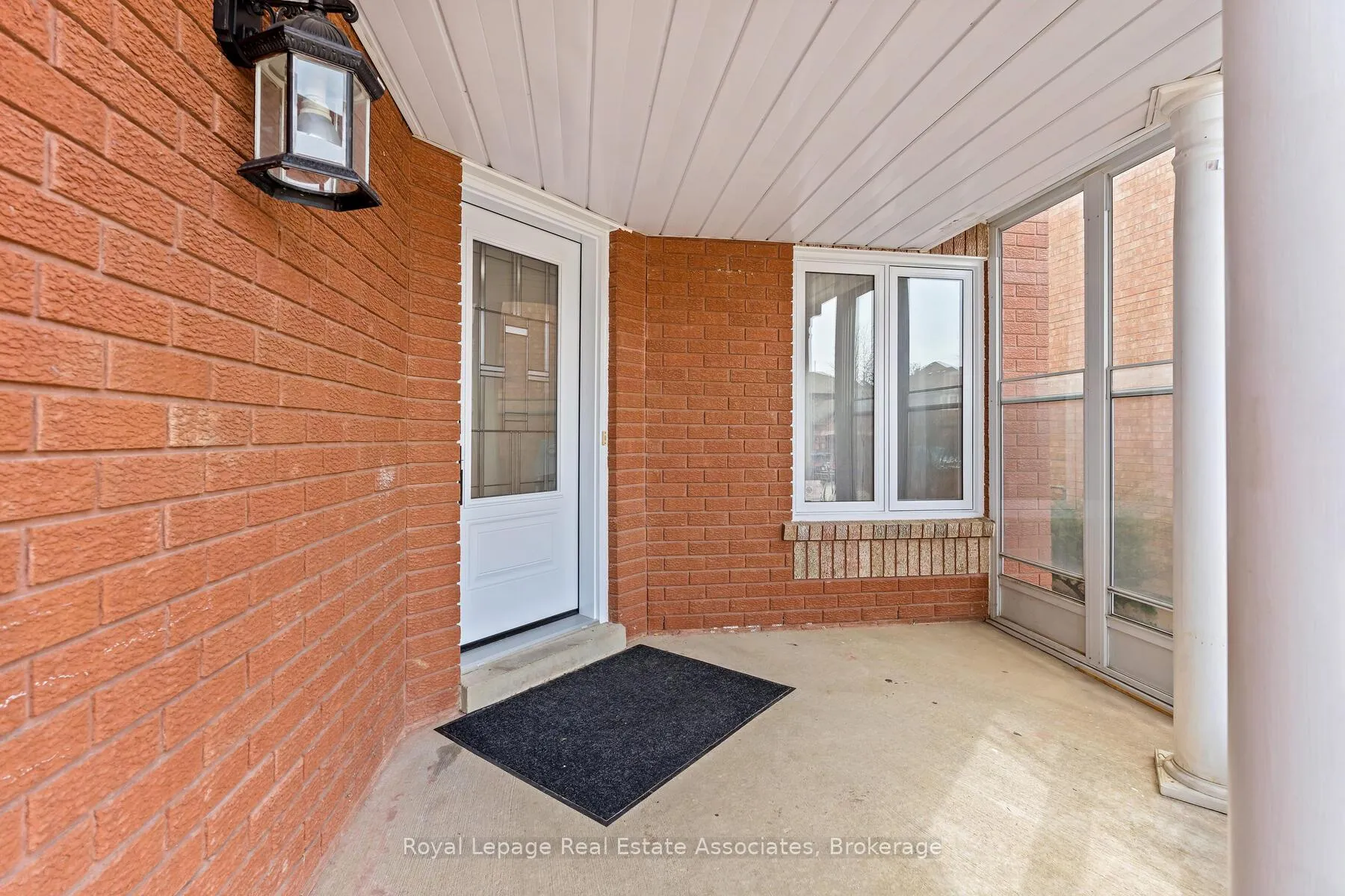 Photo 3 of 80 Lauchlin Crescent, Halton Hills, Georgetown — HOMEH