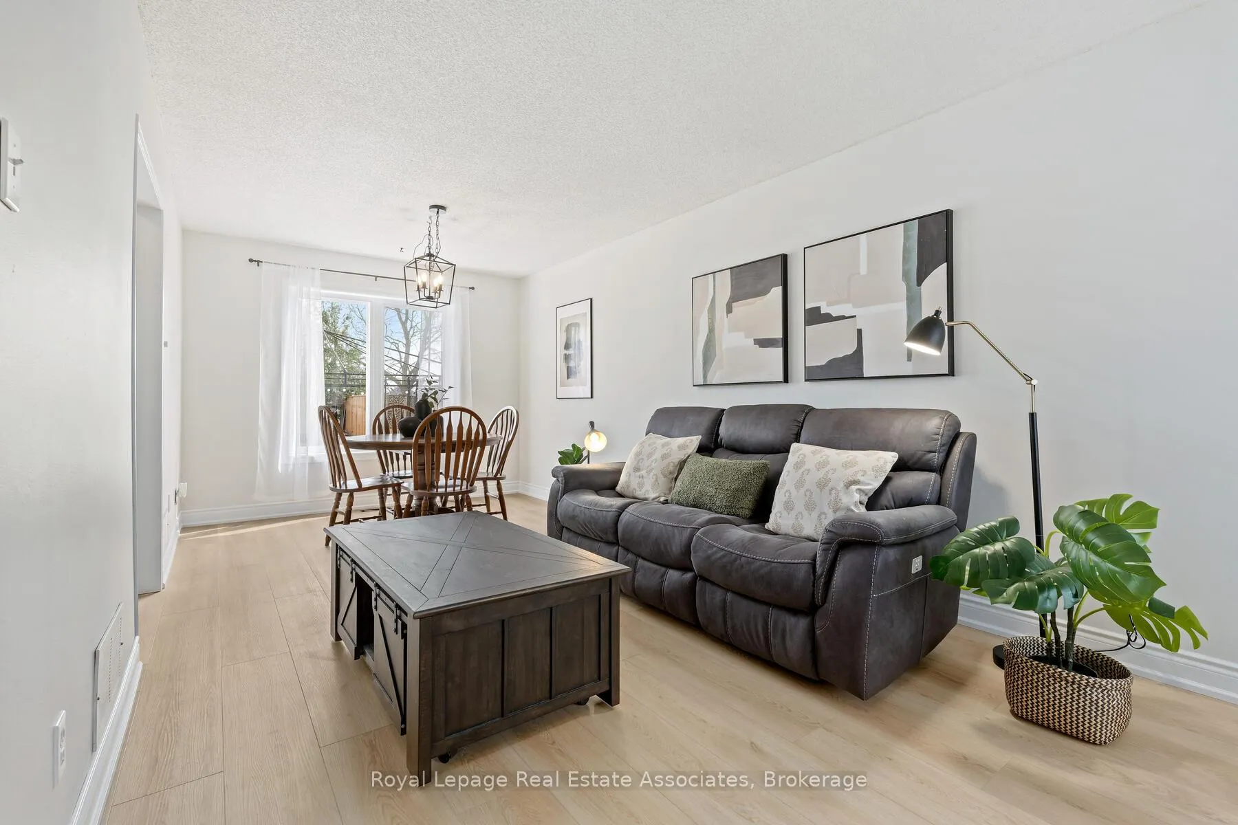 Photo 6 of 80 Lauchlin Crescent, Halton Hills, Georgetown — HOMEH