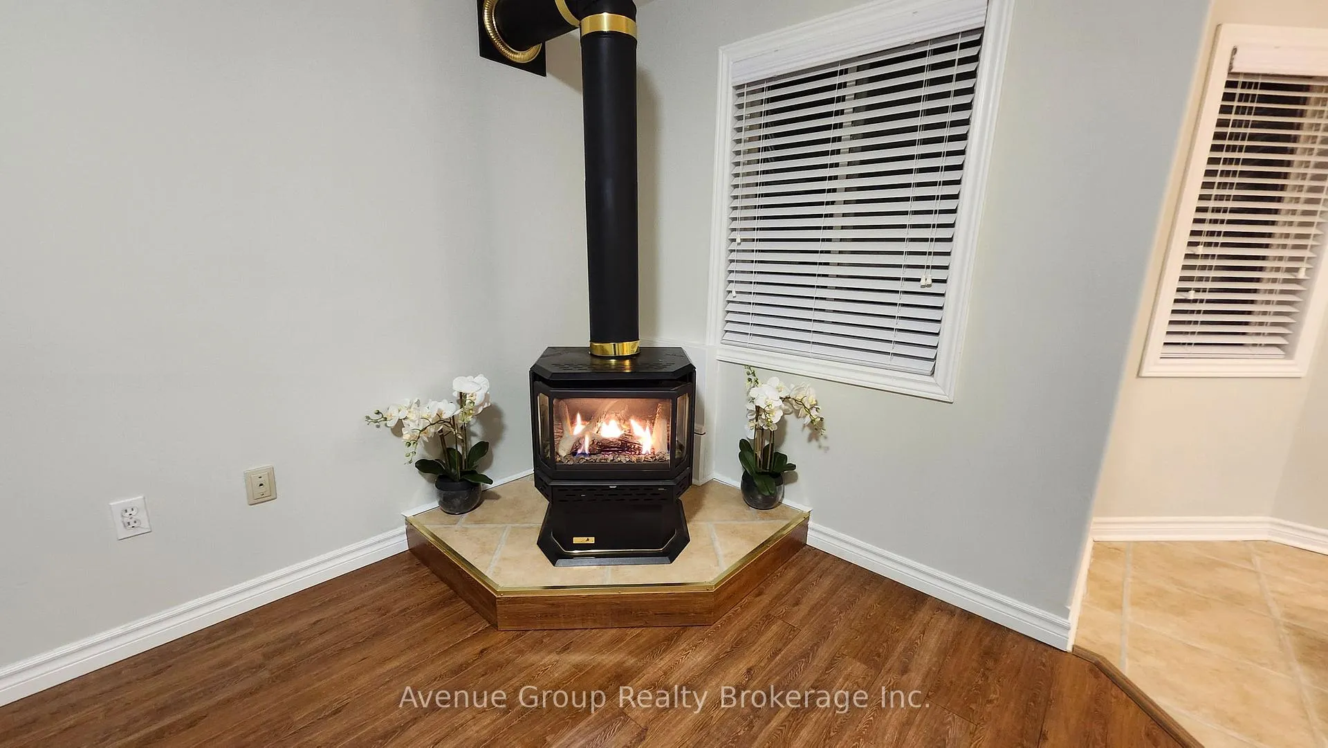Photo 4 of Unit Lower, 124 Brown Wood Drive, Barrie, Little Lake — HOMEH