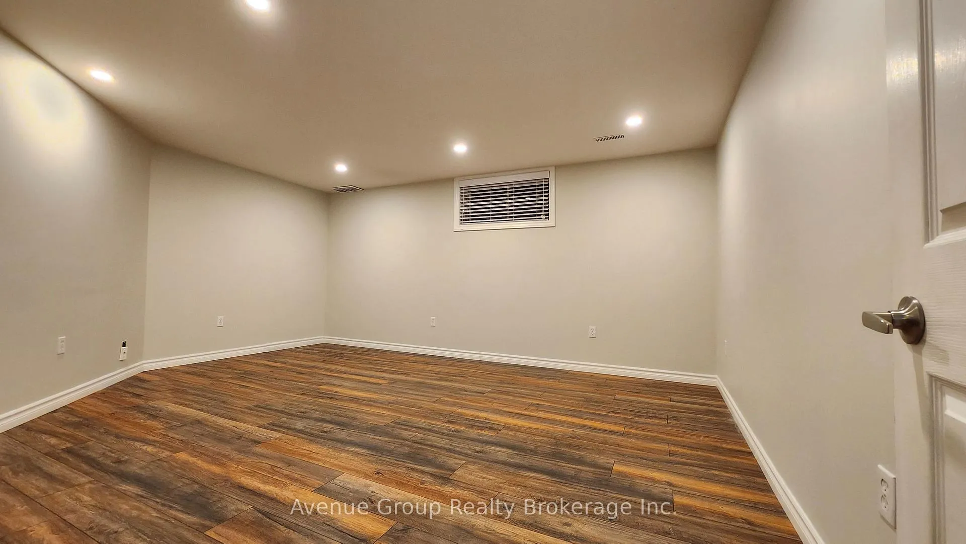 Photo 14 of Unit Lower, 124 Brown Wood Drive, Barrie, Little Lake — HOMEH