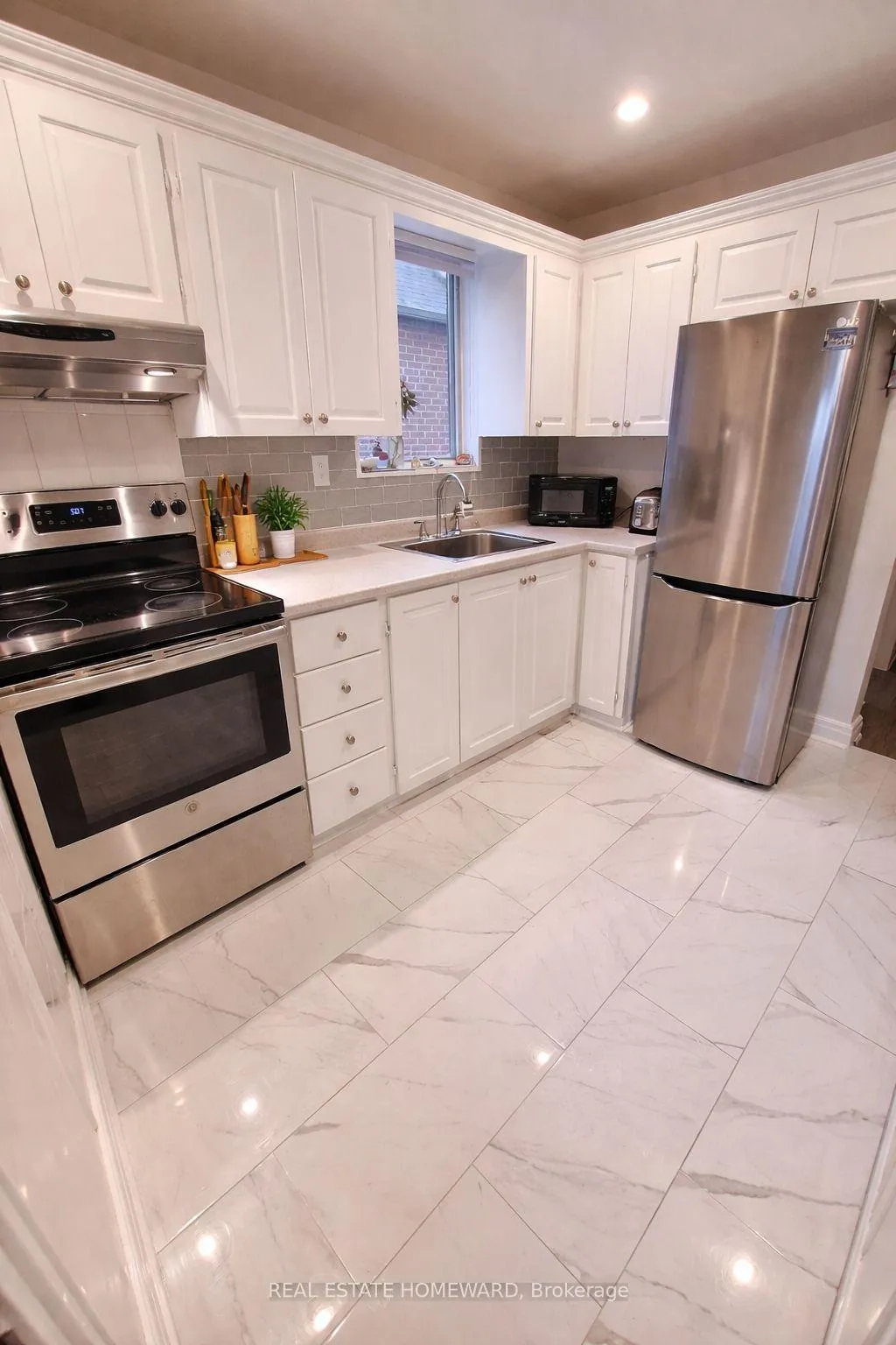 Photo 5 of 408 O'connor Drive, Toronto, East York — HOMEH