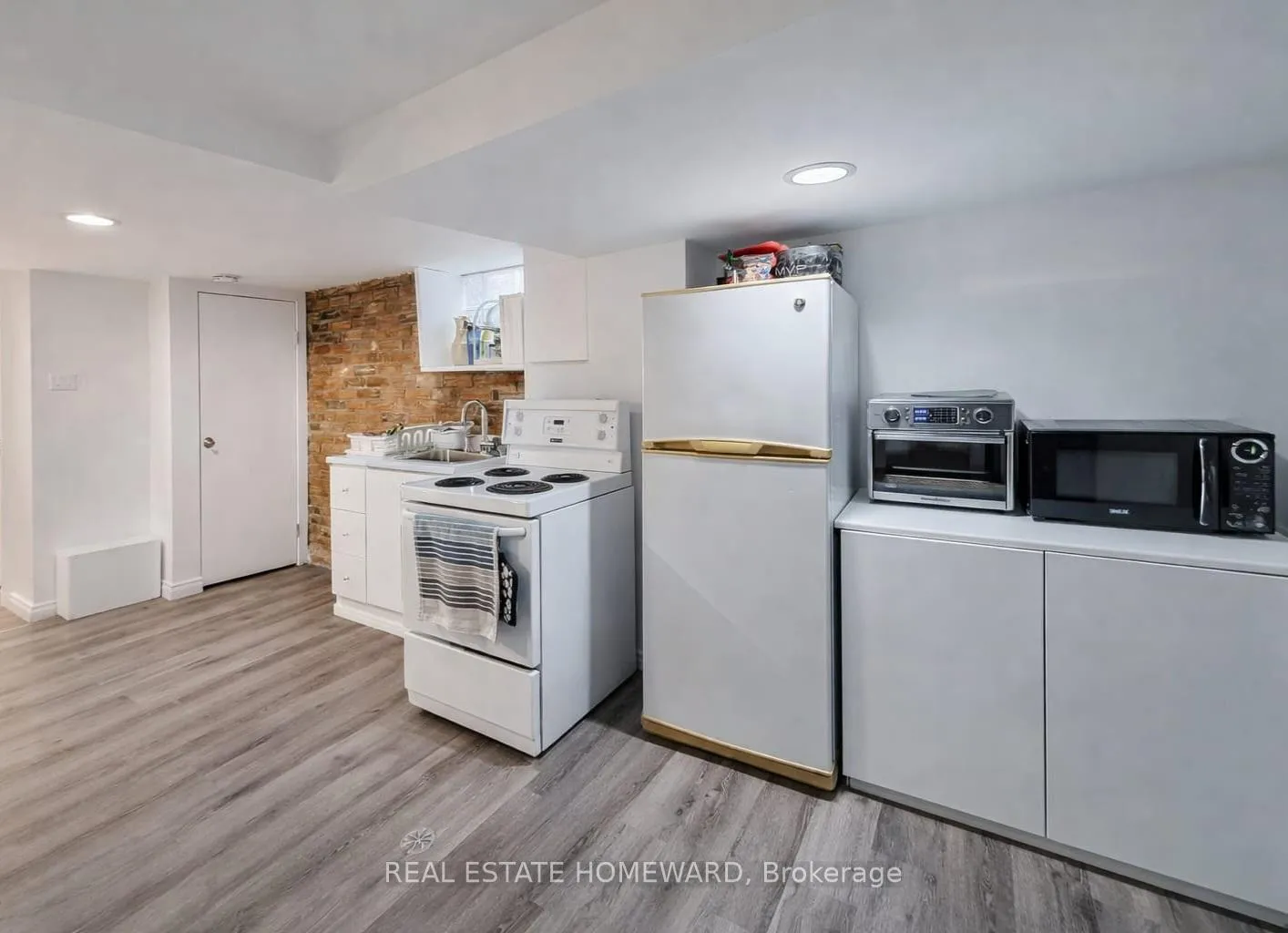 Photo 12 of 408 O'connor Drive, Toronto, East York — HOMEH