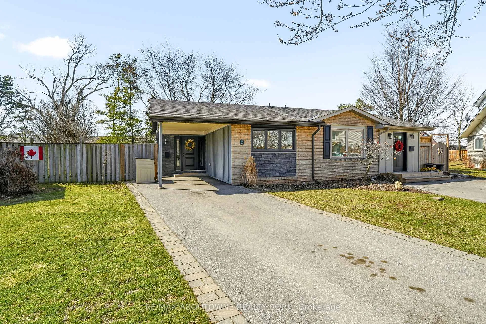 Photo 2 of 616 Kilbirnie Place, Burlington, Shoreacres — HOMEH