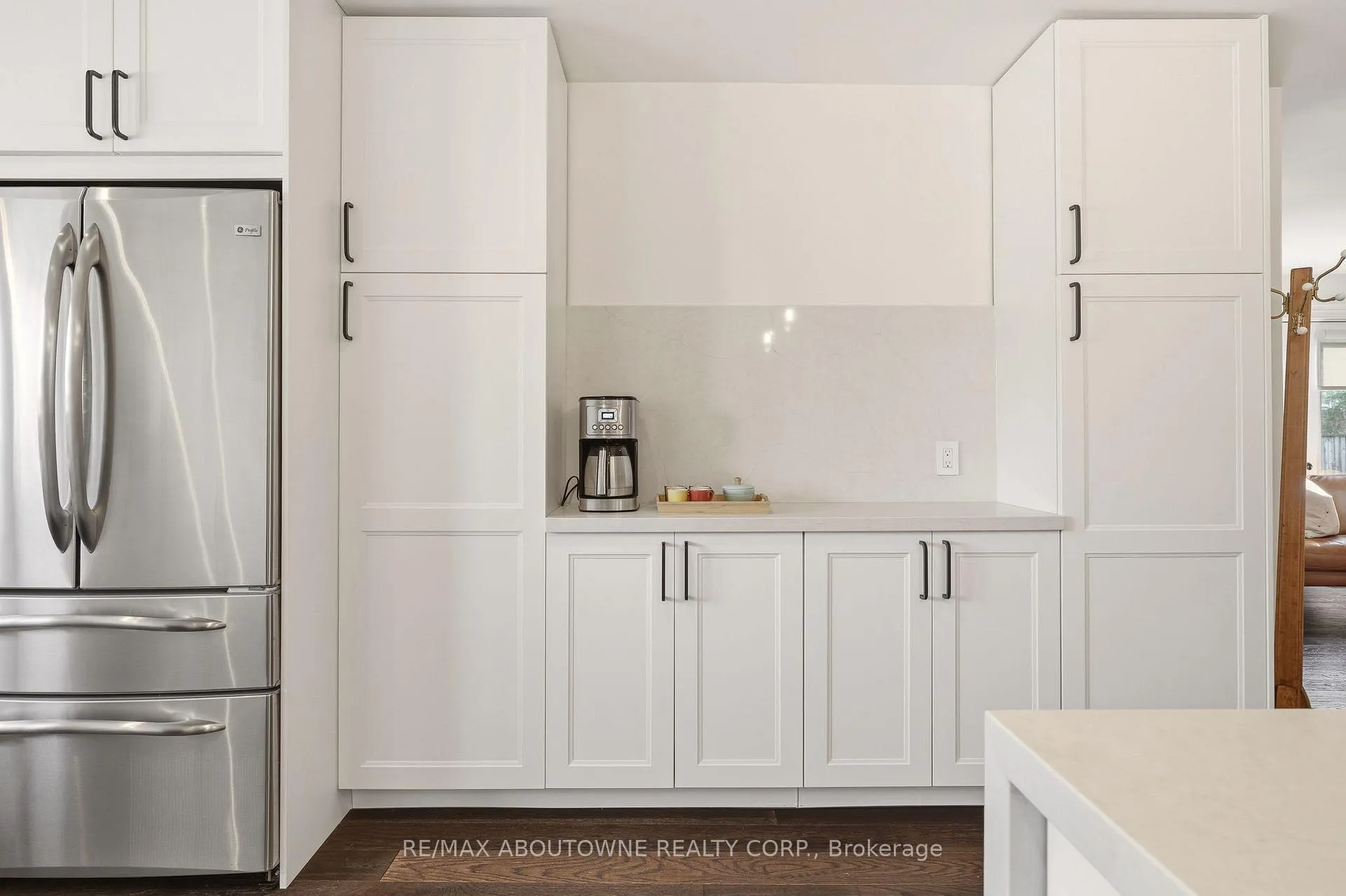 Photo 8 of 616 Kilbirnie Place, Burlington, Shoreacres — HOMEH