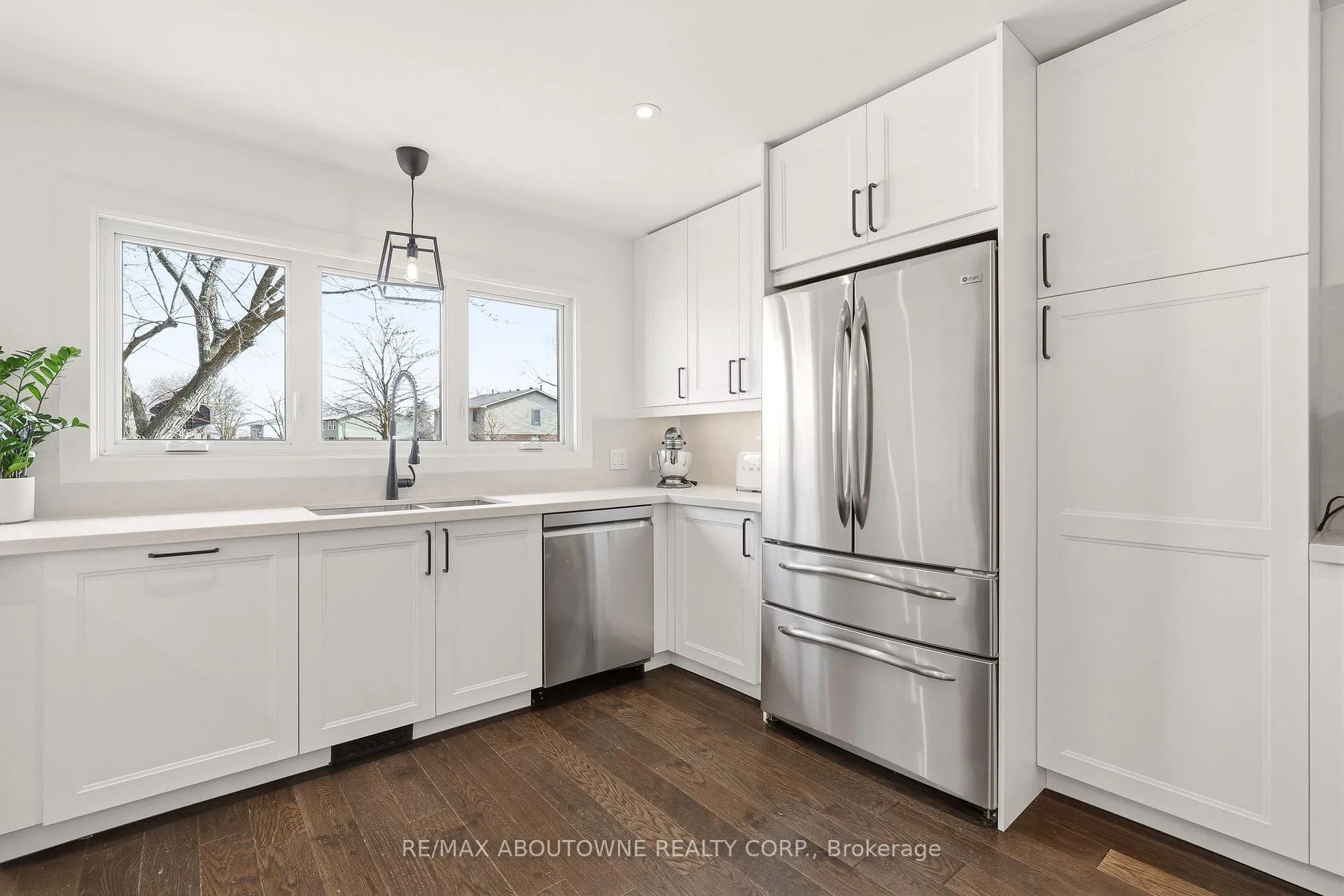 Photo 9 of 616 Kilbirnie Place, Burlington, Shoreacres — HOMEH
