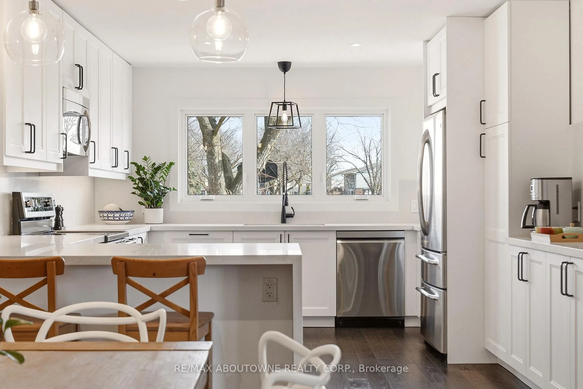 Photo 10 of 616 Kilbirnie Place, Burlington, Shoreacres — HOMEH
