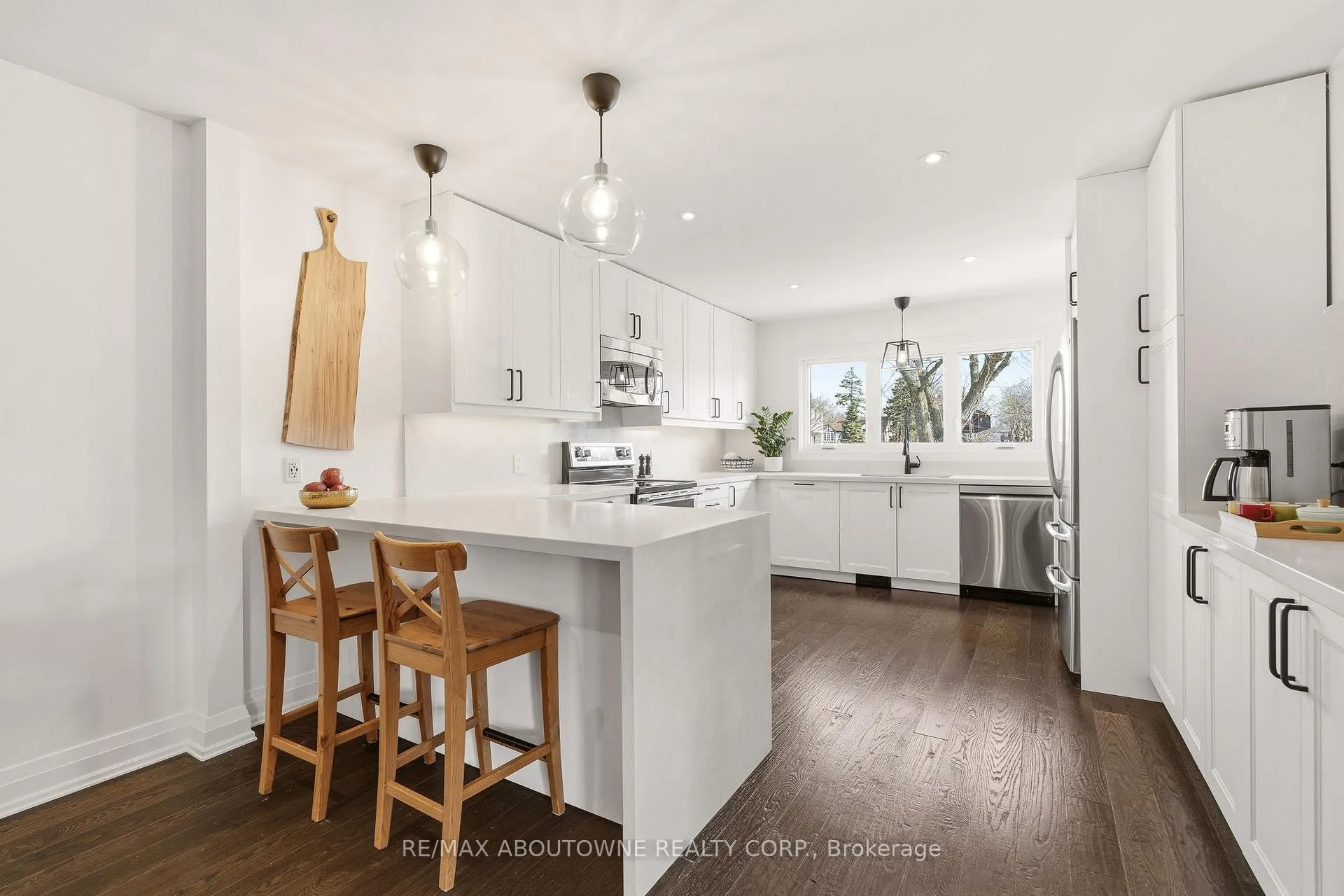 Photo 12 of 616 Kilbirnie Place, Burlington, Shoreacres — HOMEH
