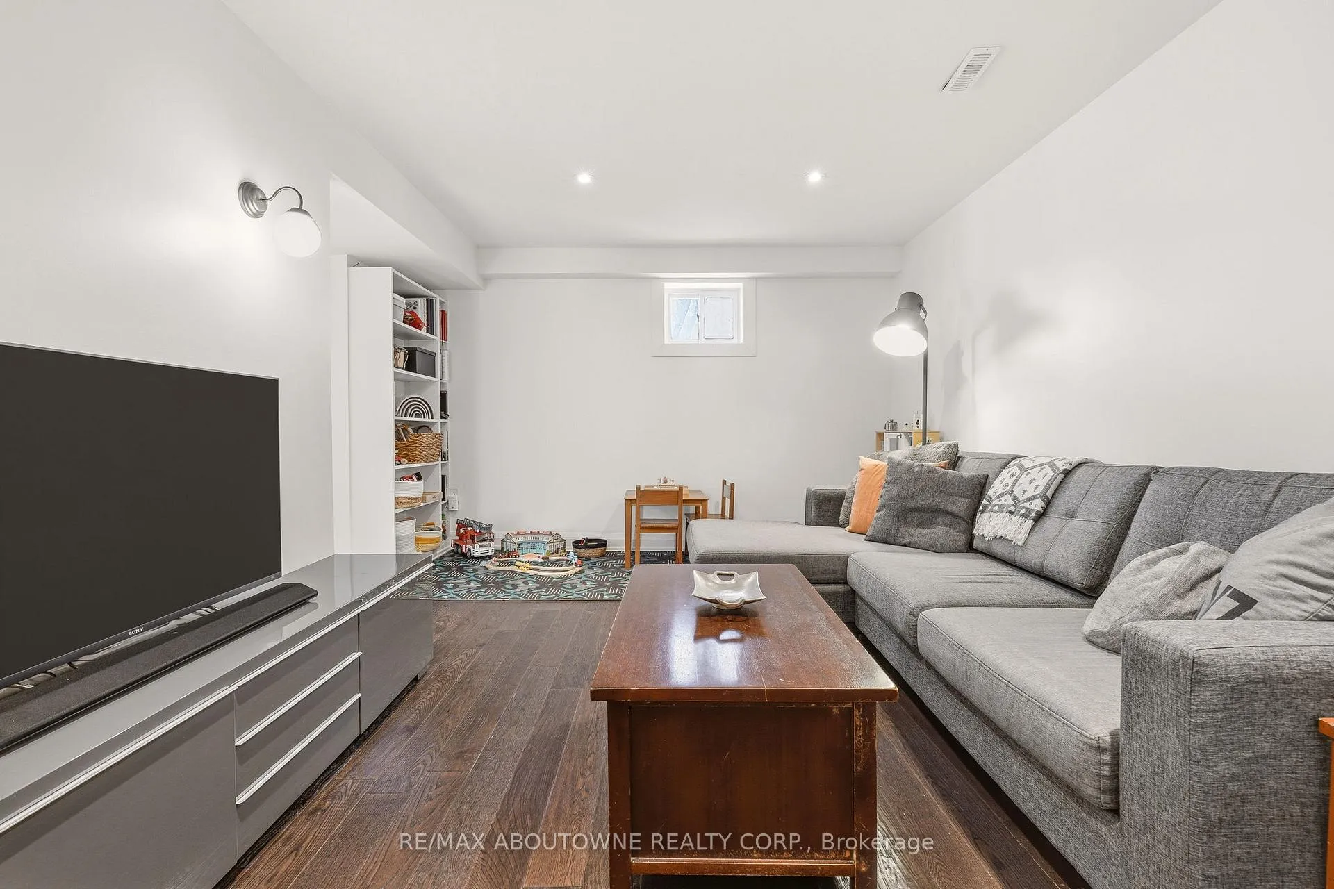 Photo 26 of 616 Kilbirnie Place, Burlington, Shoreacres — HOMEH