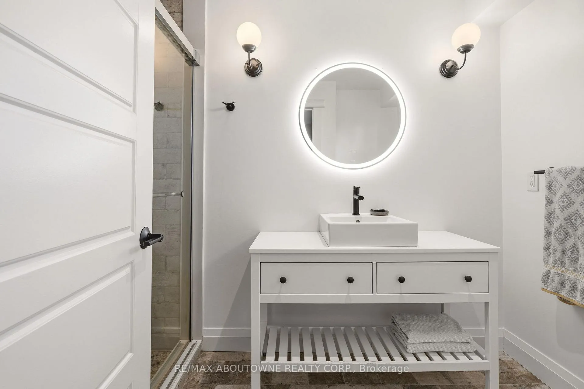 Photo 29 of 616 Kilbirnie Place, Burlington, Shoreacres — HOMEH
