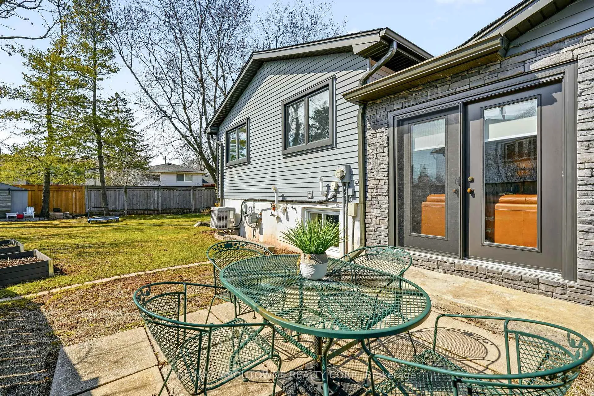 Photo 32 of 616 Kilbirnie Place, Burlington, Shoreacres — HOMEH