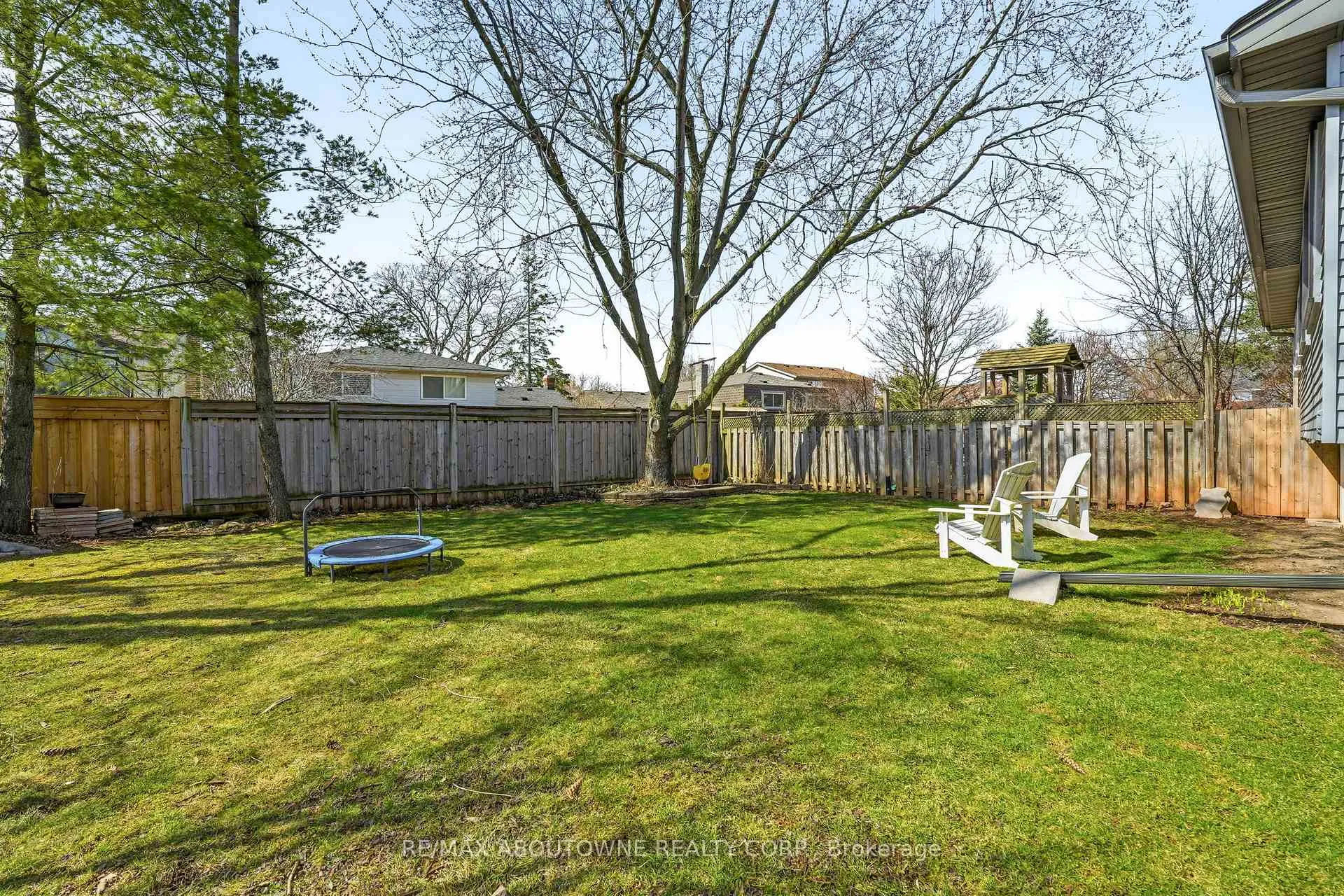 Photo 36 of 616 Kilbirnie Place, Burlington, Shoreacres — HOMEH