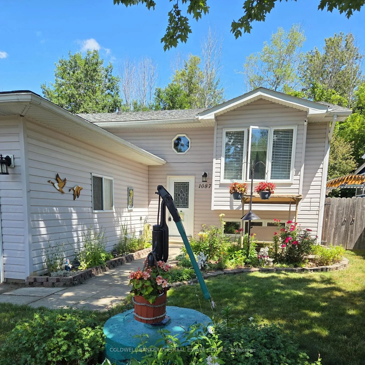 Photo 1 of 1087 Arnold Street, Innisfil, Rural Innisfil — HOMEH