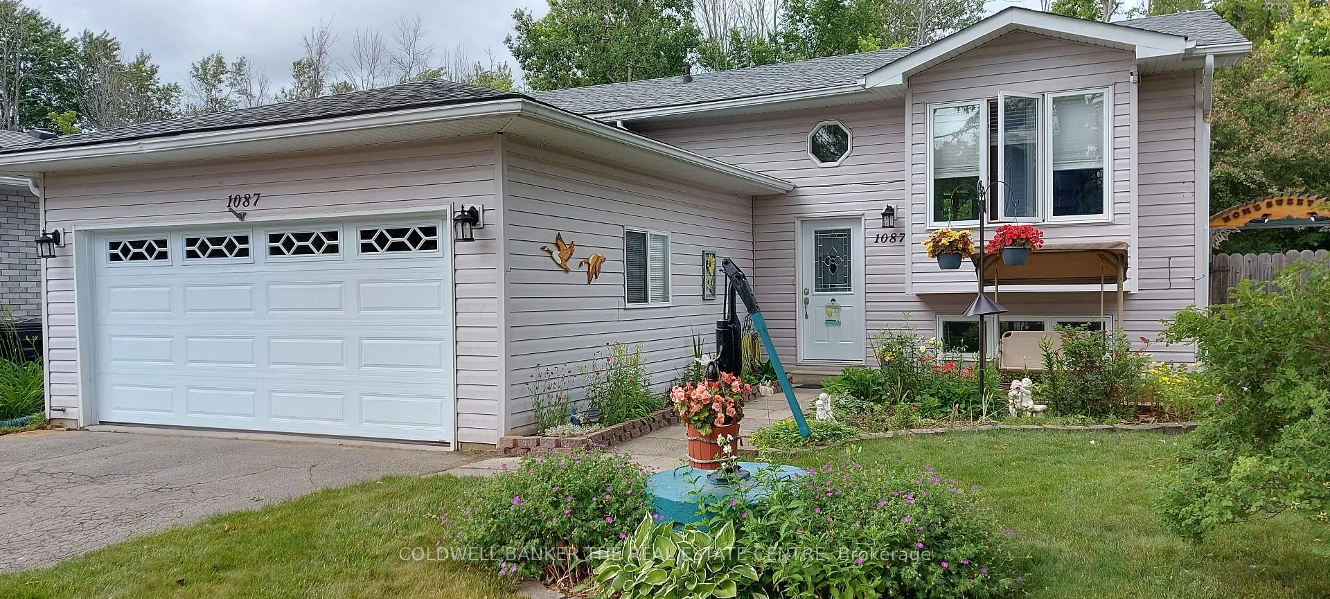 Photo 2 of 1087 Arnold Street, Innisfil, Rural Innisfil — HOMEH