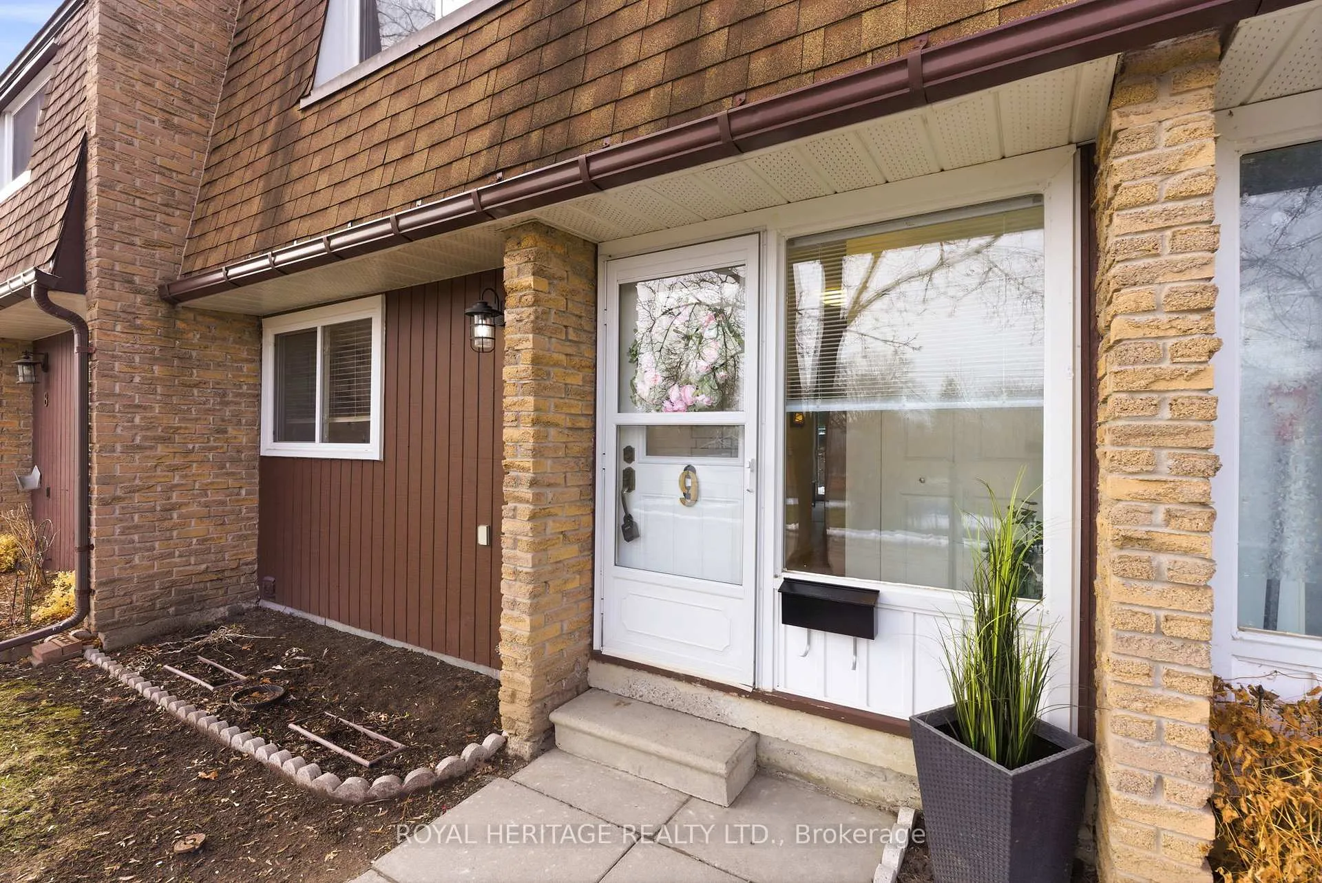 Photo 2 of Unit 9, 740 Chamberlain Street, Peterborough, Otonabee Ward 1 — HOMEH