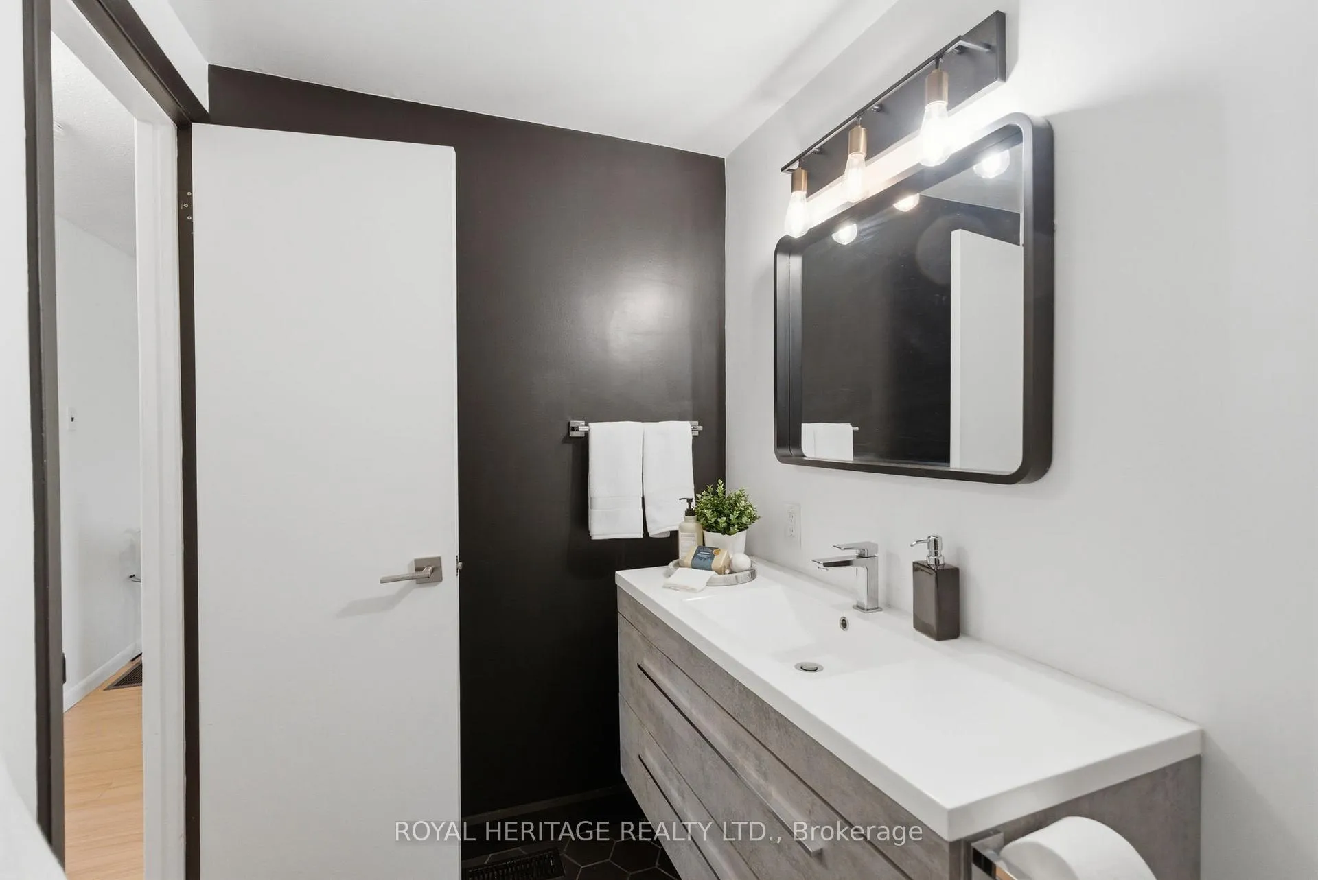 Photo 32 of Unit 9, 740 Chamberlain Street, Peterborough, Otonabee Ward 1 — HOMEH