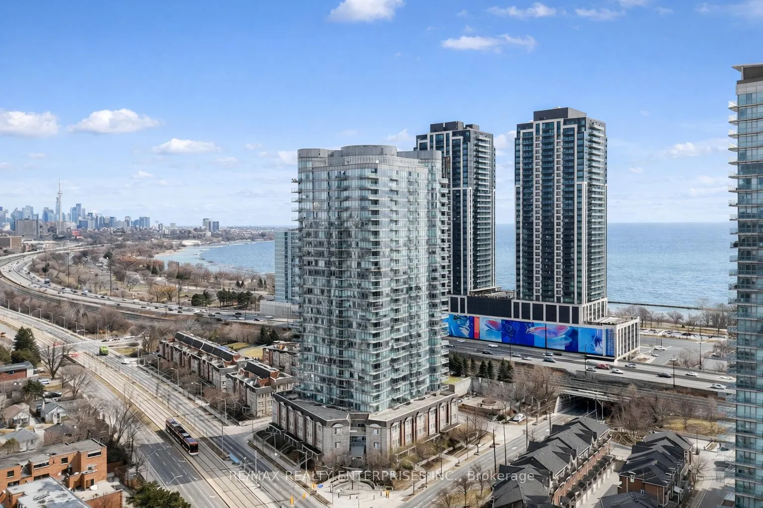 Photo 2 of Unit 1810, 15 Windermere Avenue, Toronto, High Park-Swansea — HOMEH