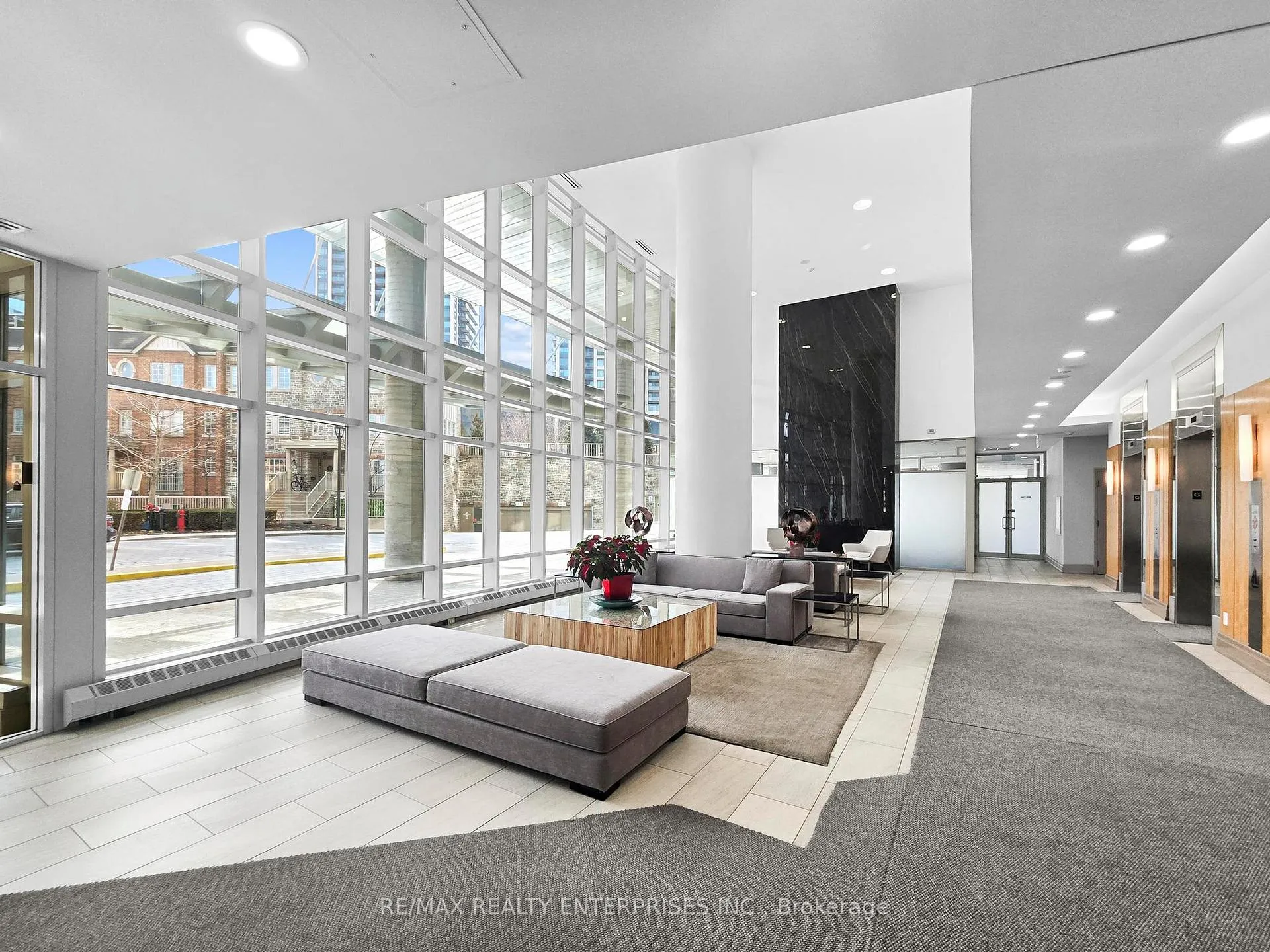 Photo 3 of Unit 1810, 15 Windermere Avenue, Toronto, High Park-Swansea — HOMEH