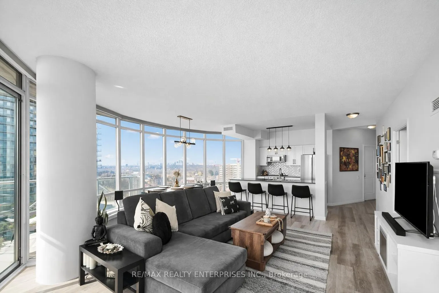 Photo 4 of Unit 1810, 15 Windermere Avenue, Toronto, High Park-Swansea — HOMEH
