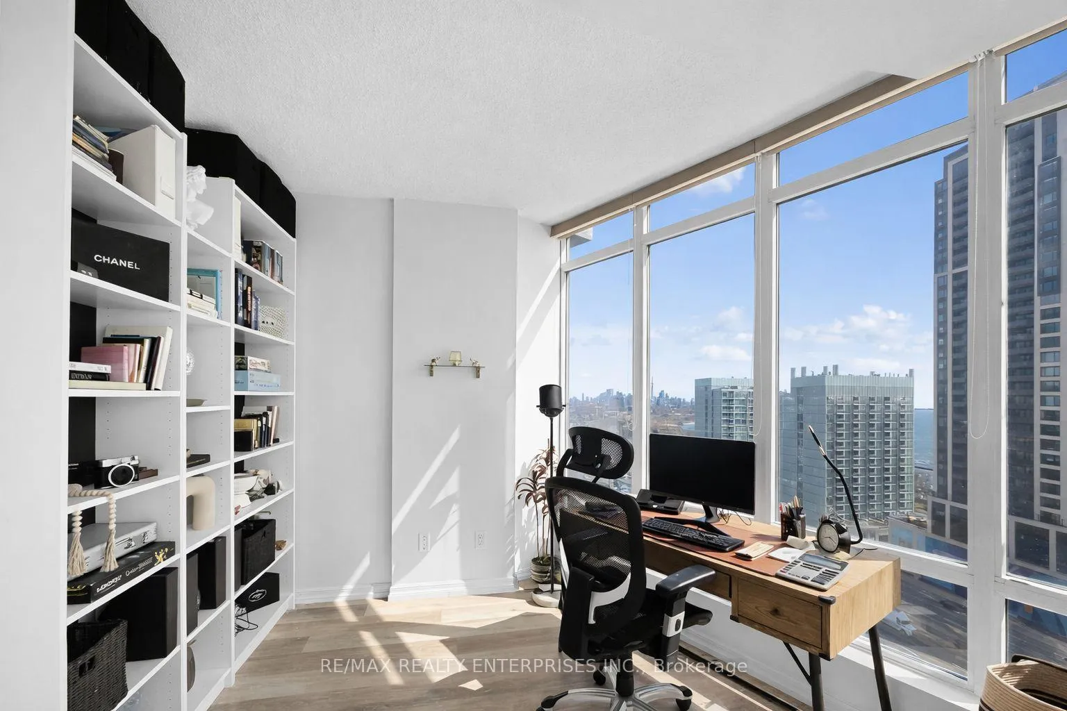 Photo 8 of Unit 1810, 15 Windermere Avenue, Toronto, High Park-Swansea — HOMEH