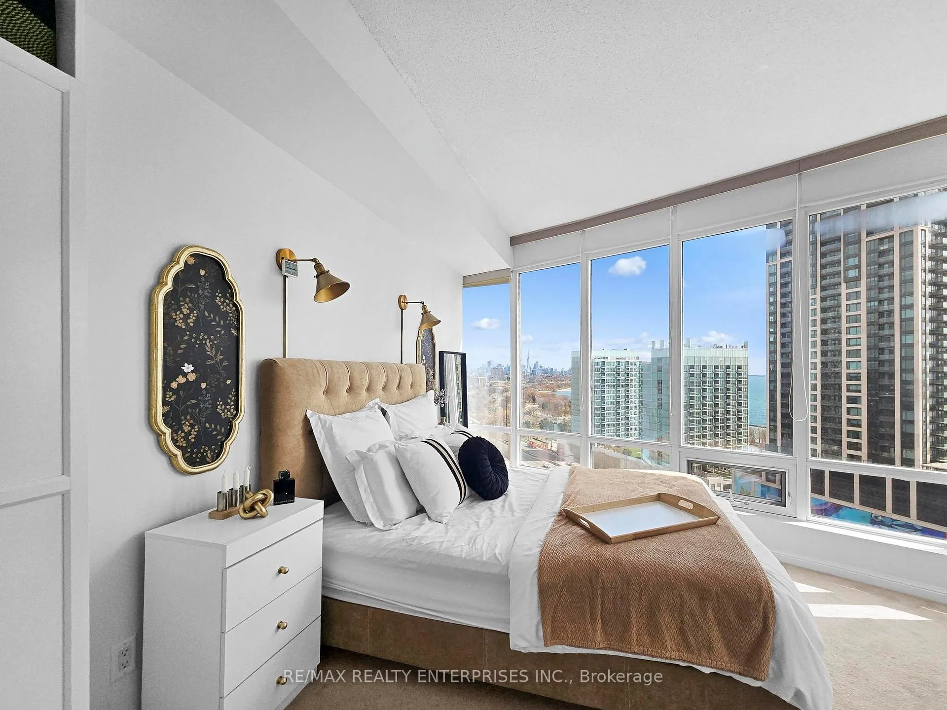 Photo 9 of Unit 1810, 15 Windermere Avenue, Toronto, High Park-Swansea — HOMEH