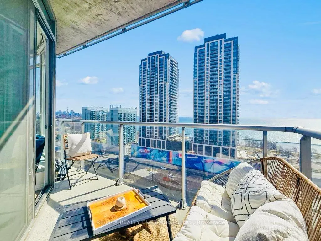 Photo 12 of Unit 1810, 15 Windermere Avenue, Toronto, High Park-Swansea — HOMEH
