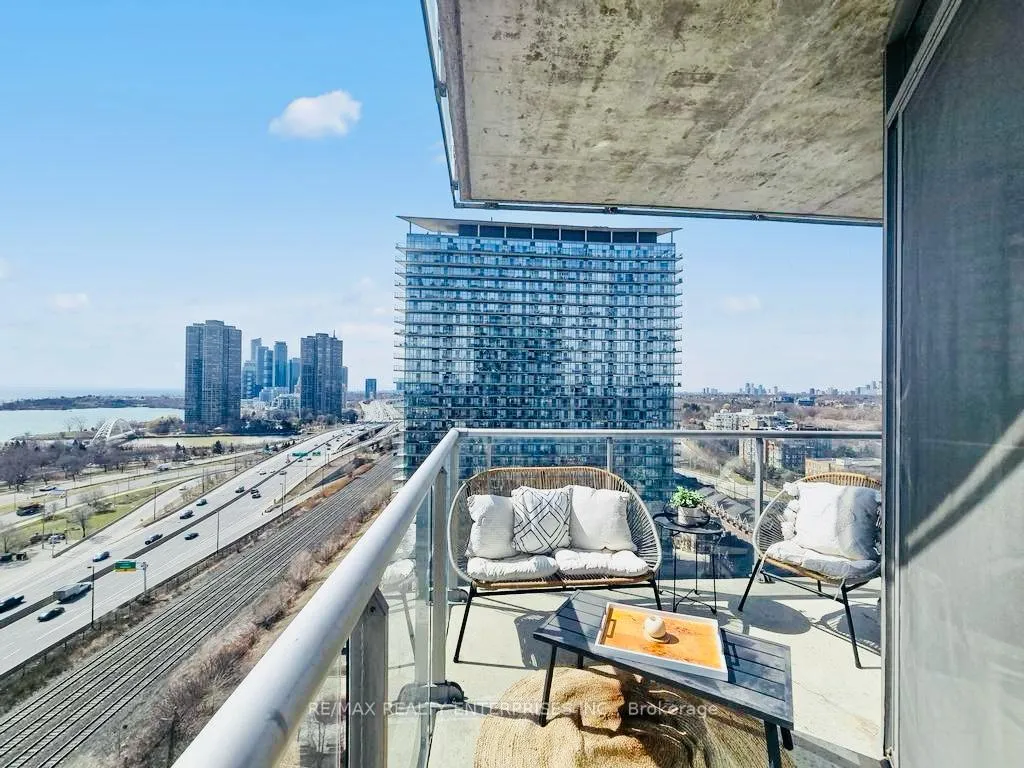 Photo 13 of Unit 1810, 15 Windermere Avenue, Toronto, High Park-Swansea — HOMEH