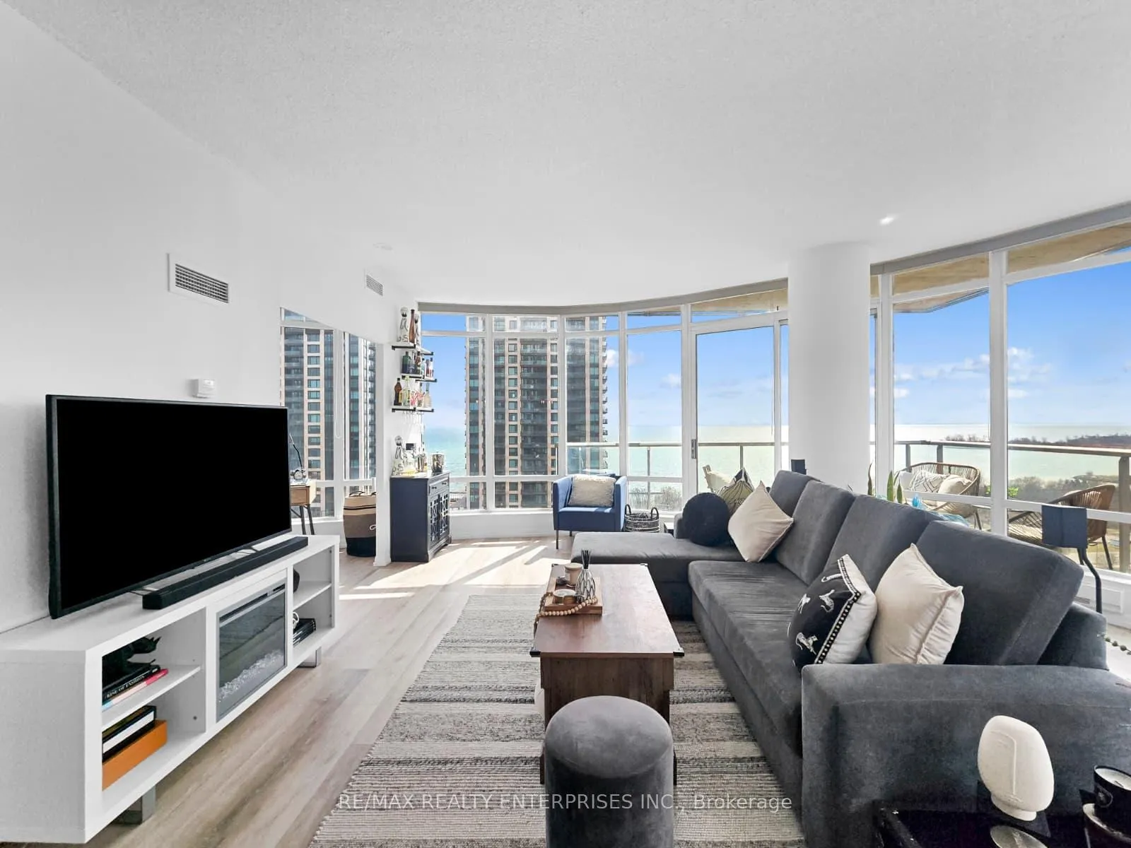 Photo 1 of Unit 1810, 15 Windermere Avenue, Toronto, High Park-Swansea — HOMEH