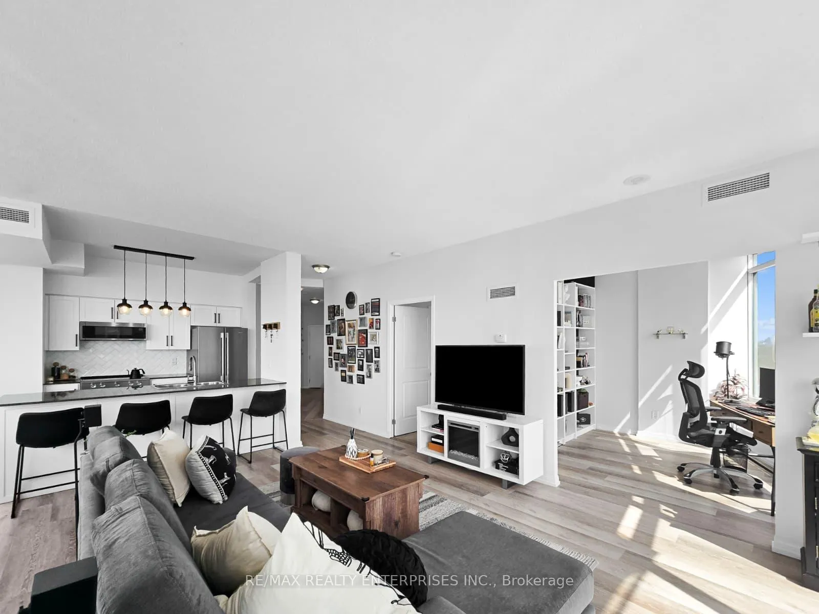 Photo 20 of Unit 1810, 15 Windermere Avenue, Toronto, High Park-Swansea — HOMEH