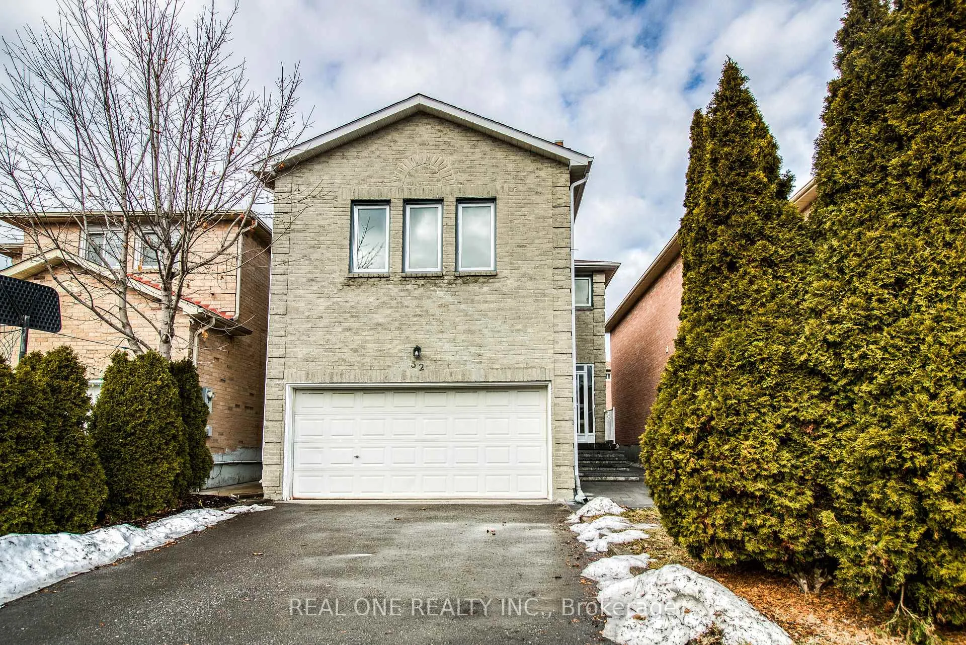 Photo 1 of 32 Charlton Avenue, Vaughan, Brownridge — HOMEH