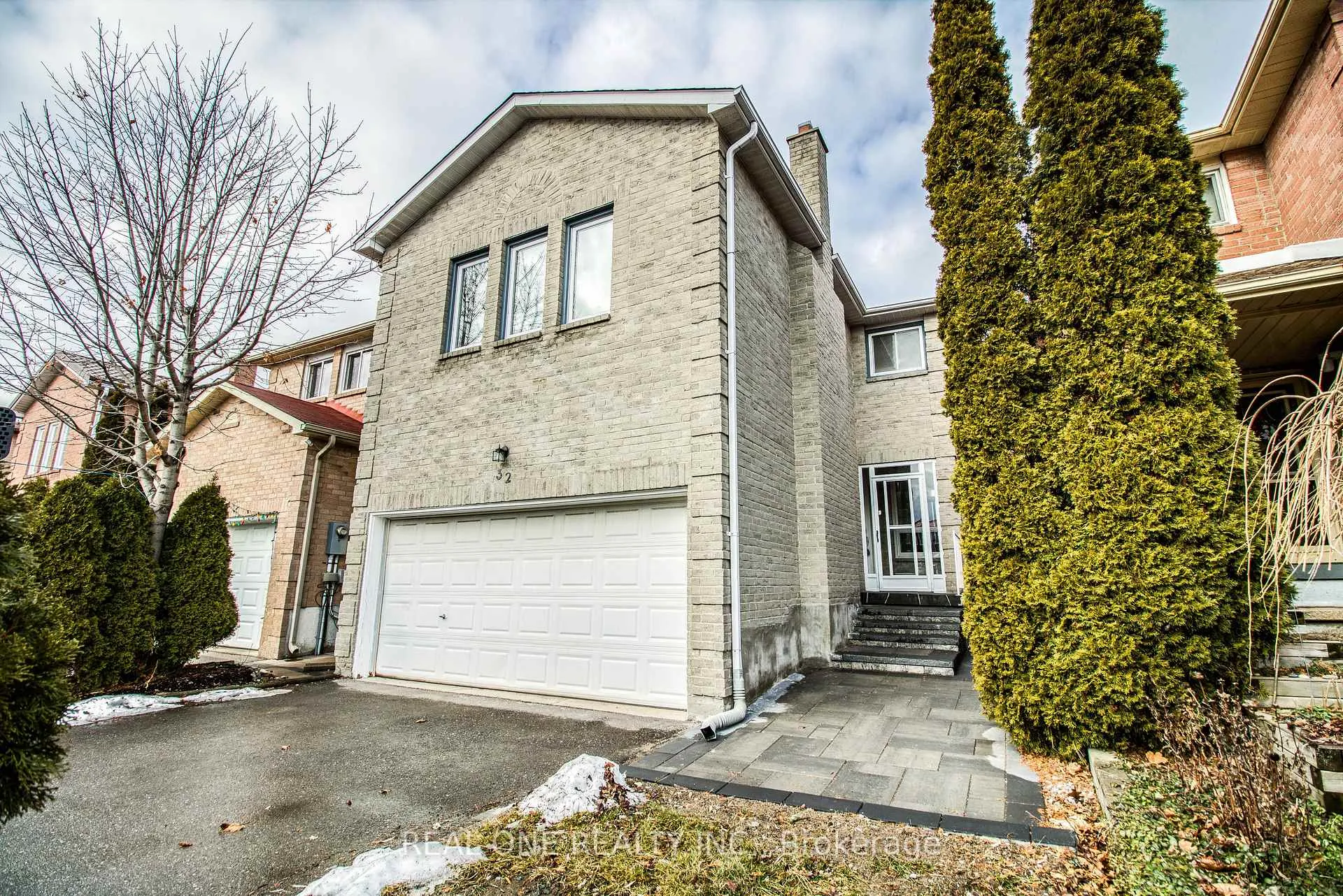 Photo 2 of 32 Charlton Avenue, Vaughan, Brownridge — HOMEH