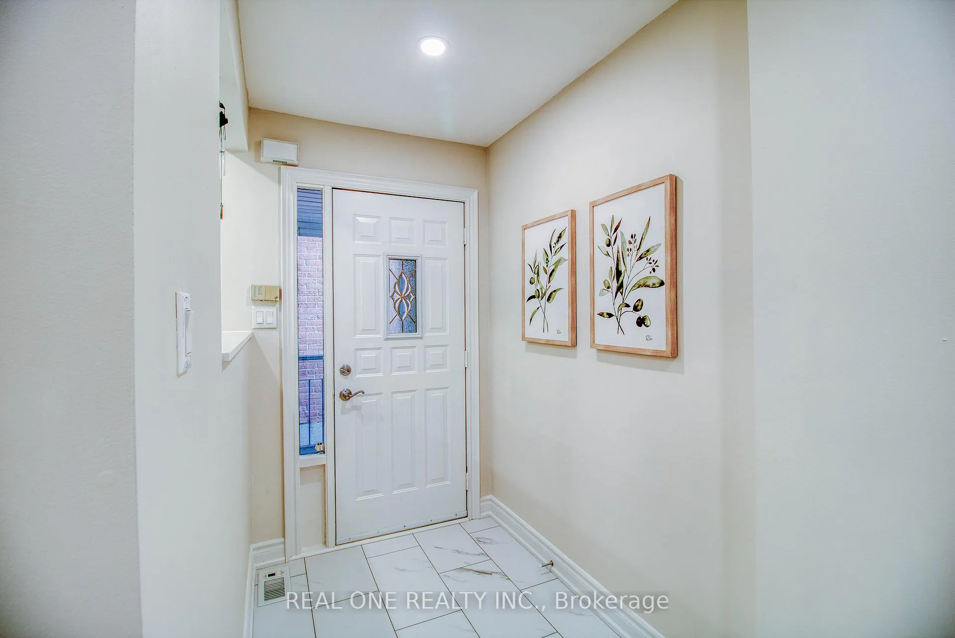 Photo 6 of 32 Charlton Avenue, Vaughan, Brownridge — HOMEH