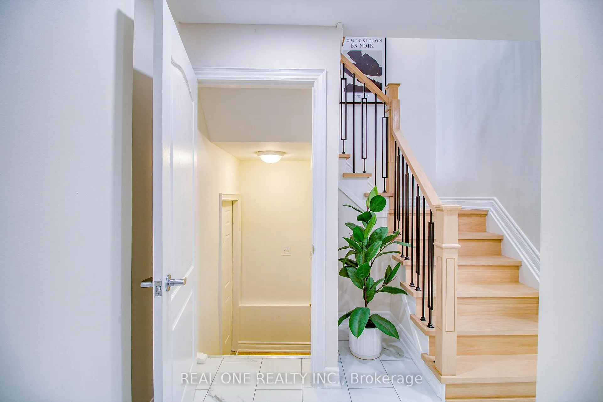 Photo 8 of 32 Charlton Avenue, Vaughan, Brownridge — HOMEH
