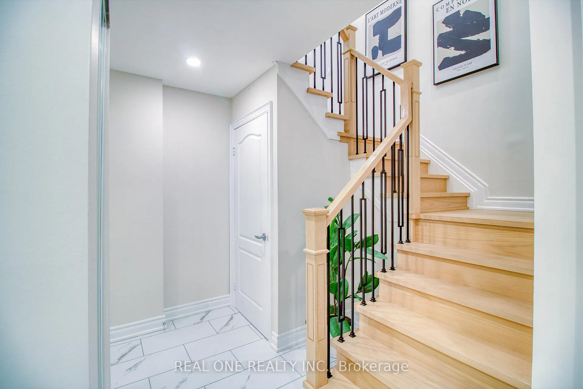 Photo 10 of 32 Charlton Avenue, Vaughan, Brownridge — HOMEH