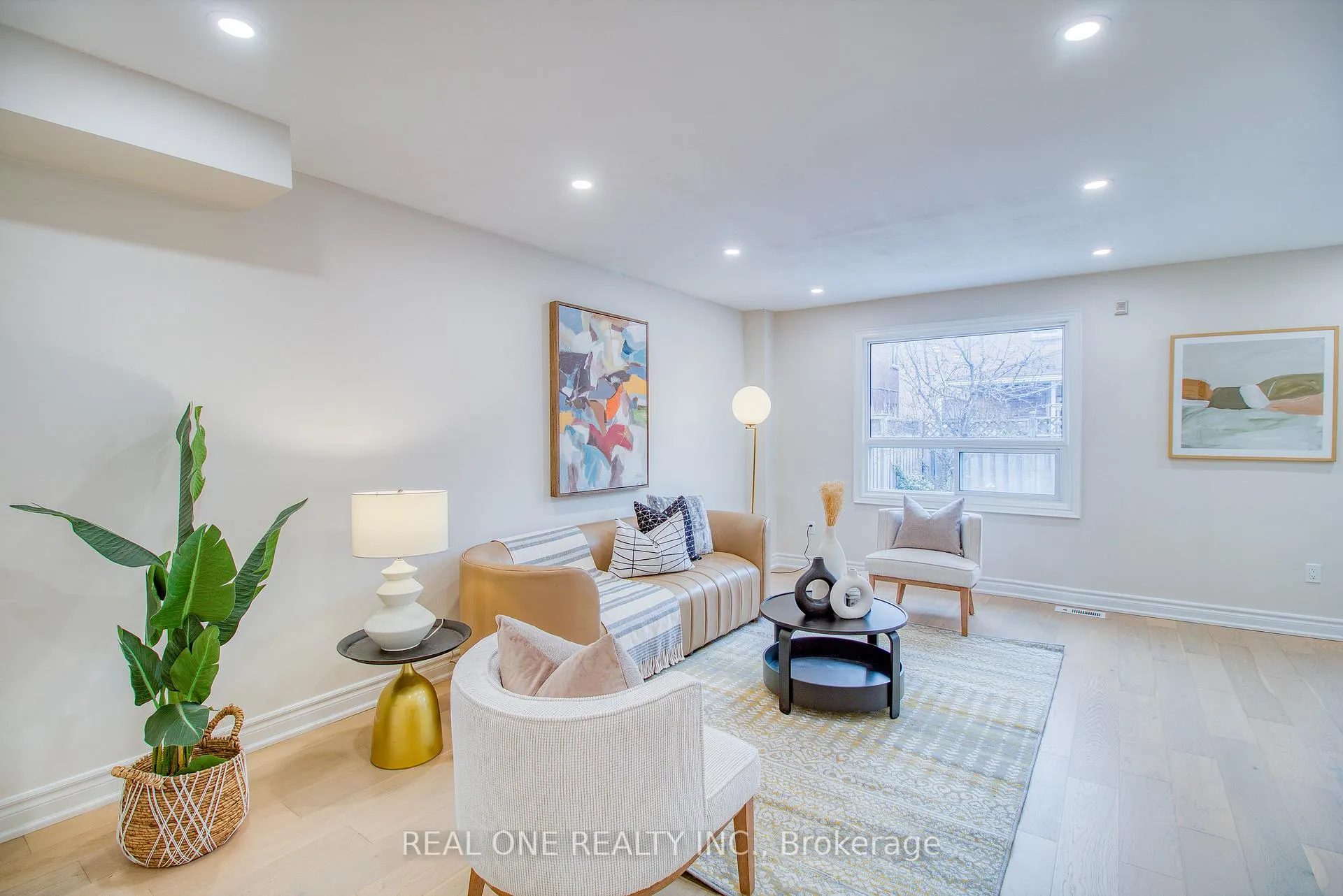 Photo 12 of 32 Charlton Avenue, Vaughan, Brownridge — HOMEH