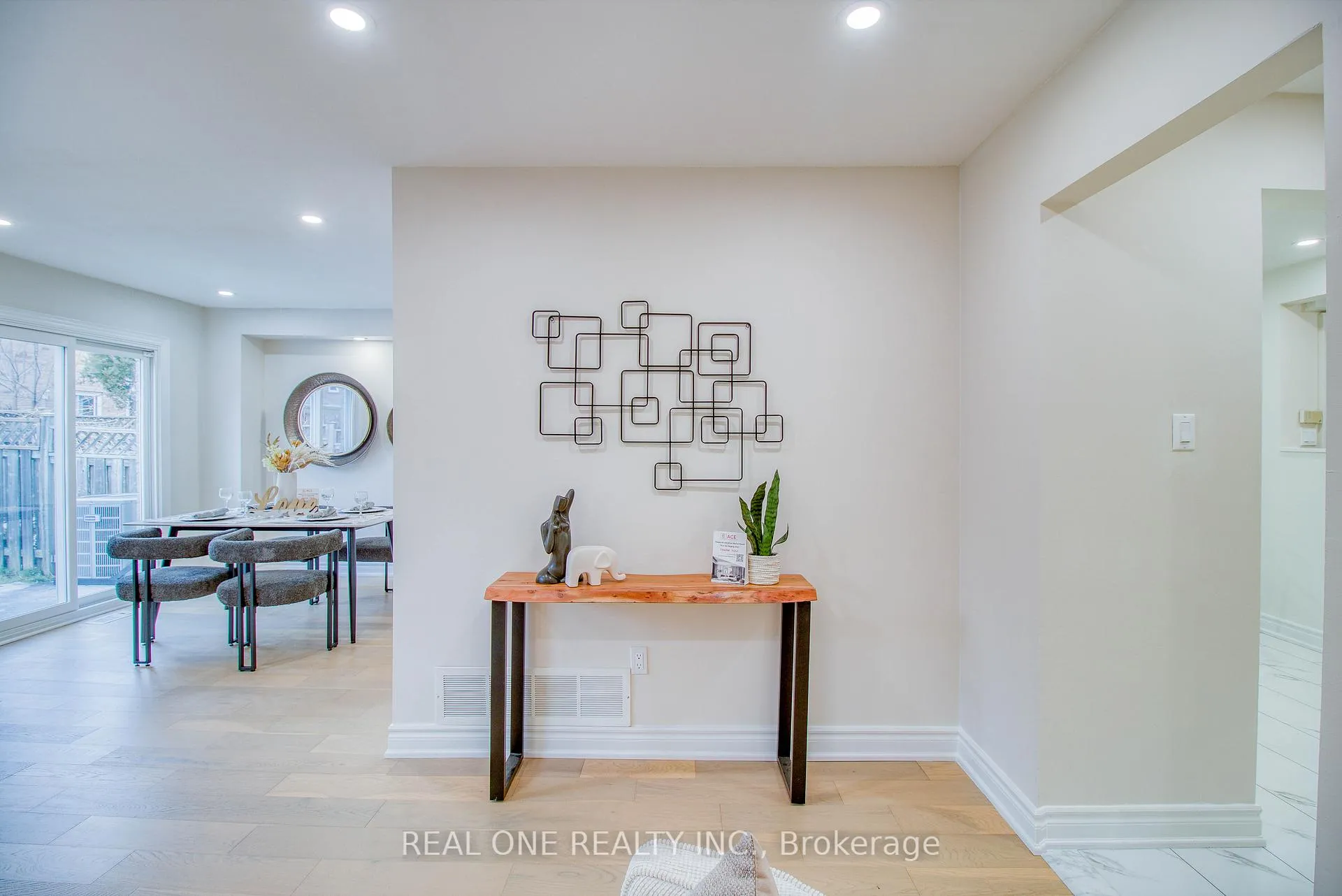 Photo 13 of 32 Charlton Avenue, Vaughan, Brownridge — HOMEH