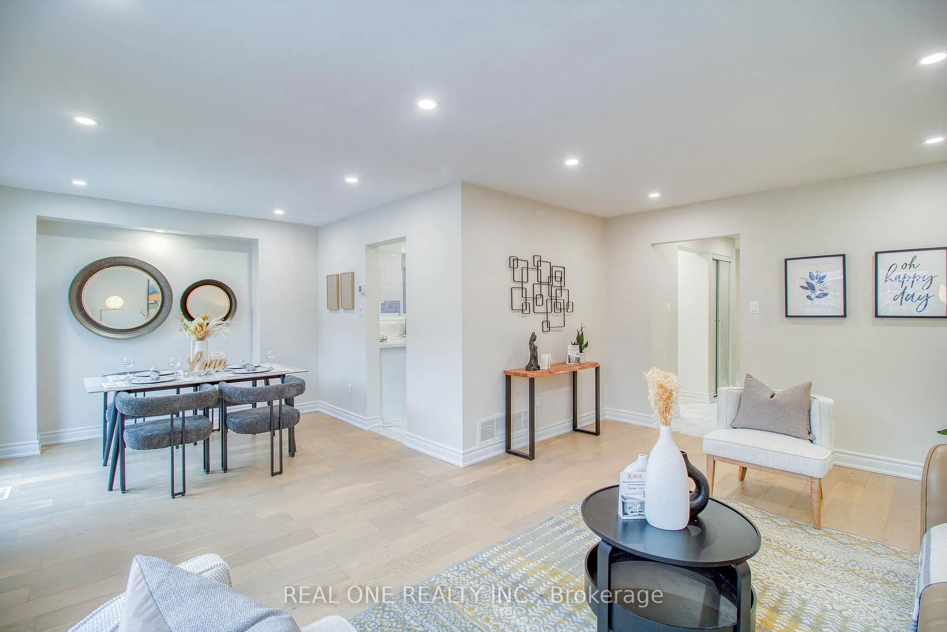 Photo 14 of 32 Charlton Avenue, Vaughan, Brownridge — HOMEH