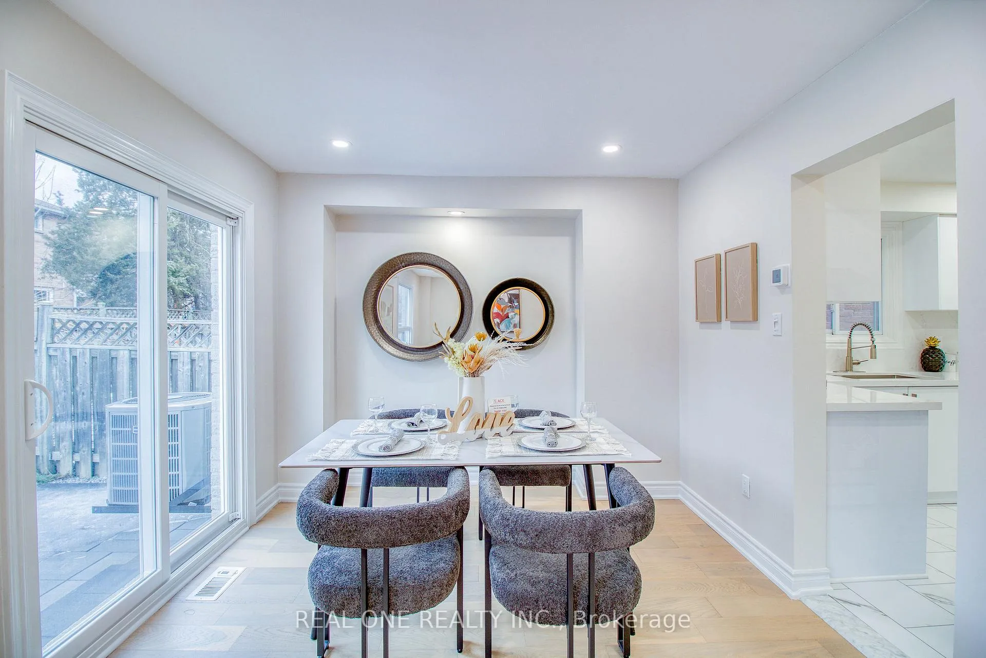 Photo 16 of 32 Charlton Avenue, Vaughan, Brownridge — HOMEH